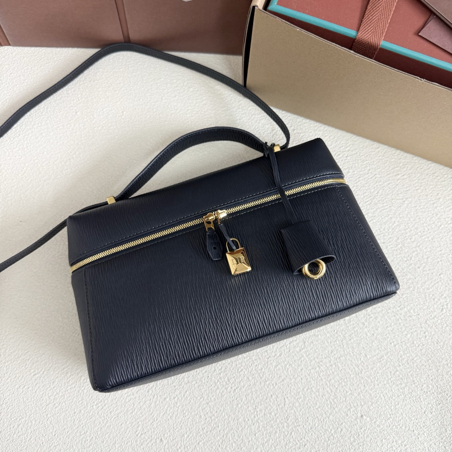 Loro Piana Extra Pocket L27 Calfskin FAN4043 (27*16*10cm) - Image 5