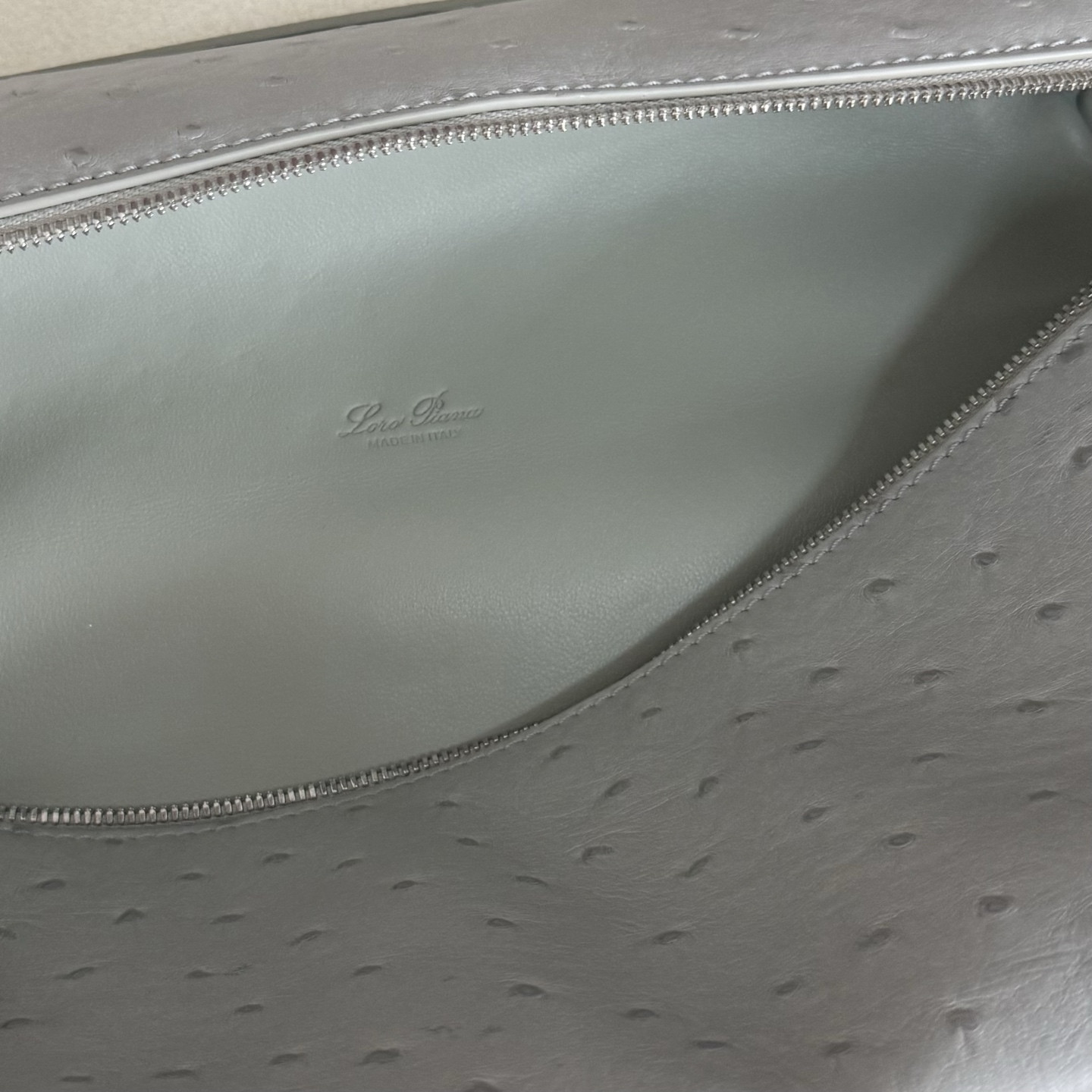 Loro Piana Extra Pocket L27 Ostrich-grained Leather FAN4043 (27*16*10cm) - Image 10