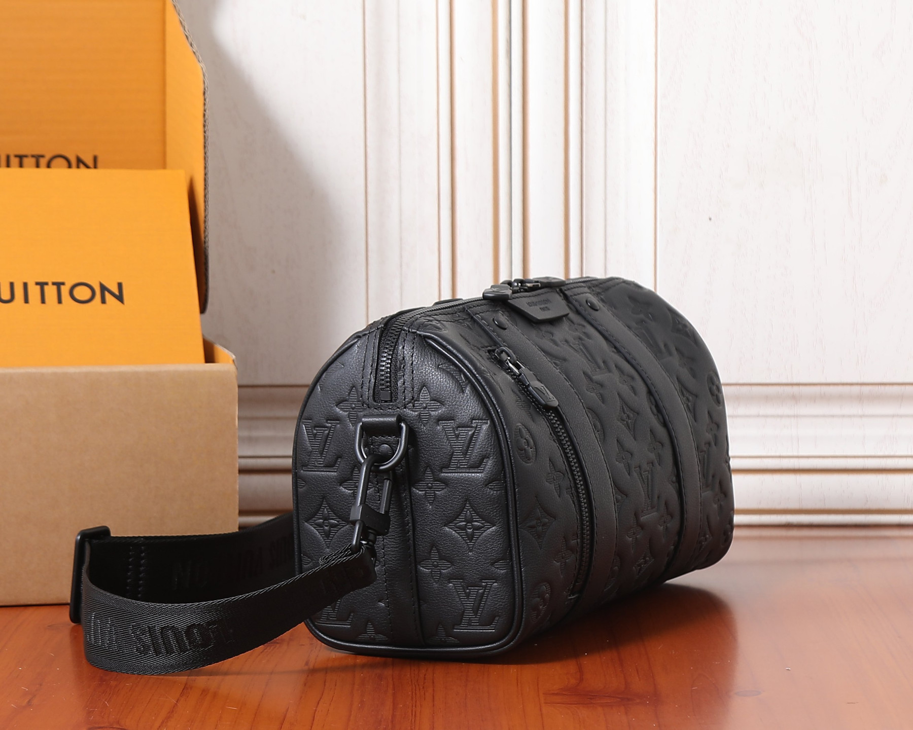 LV City Keepall M26750 27.5x16.5x15cm - Image 3