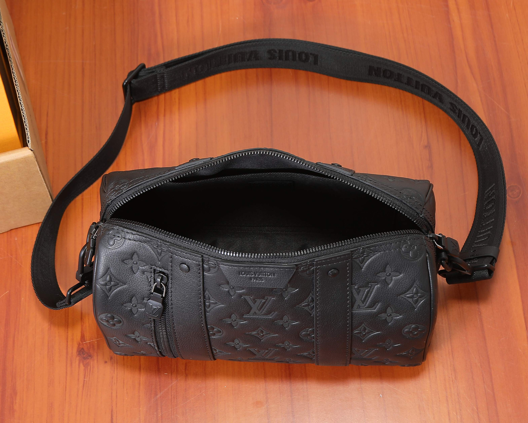 LV City Keepall M26750 27.5x16.5x15cm - Image 9