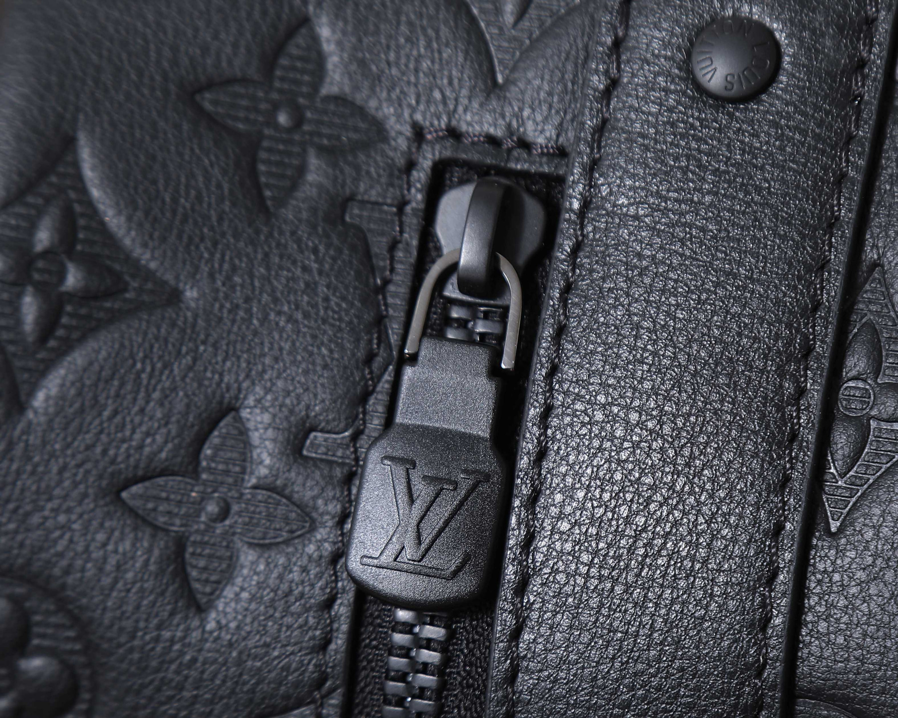 LV City Keepall M26750 27.5x16.5x15cm - Image 15