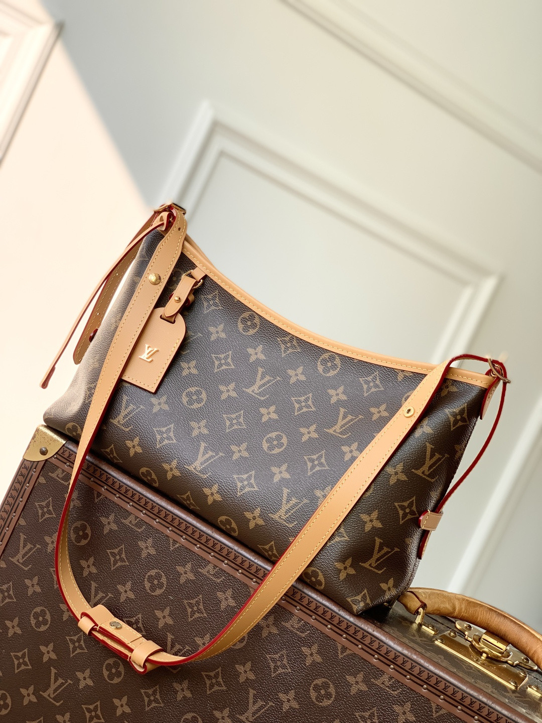 LV CarryAll East West M28101 (36*19*0.5cm) - Image 2