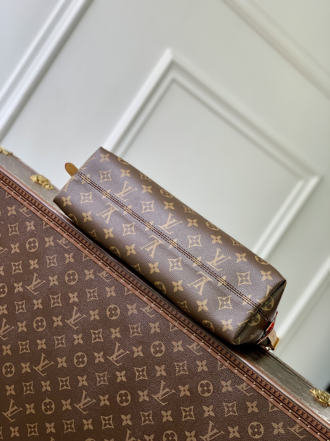 LV CarryAll East West M28101 (36*19*0.5cm) - Image 5
