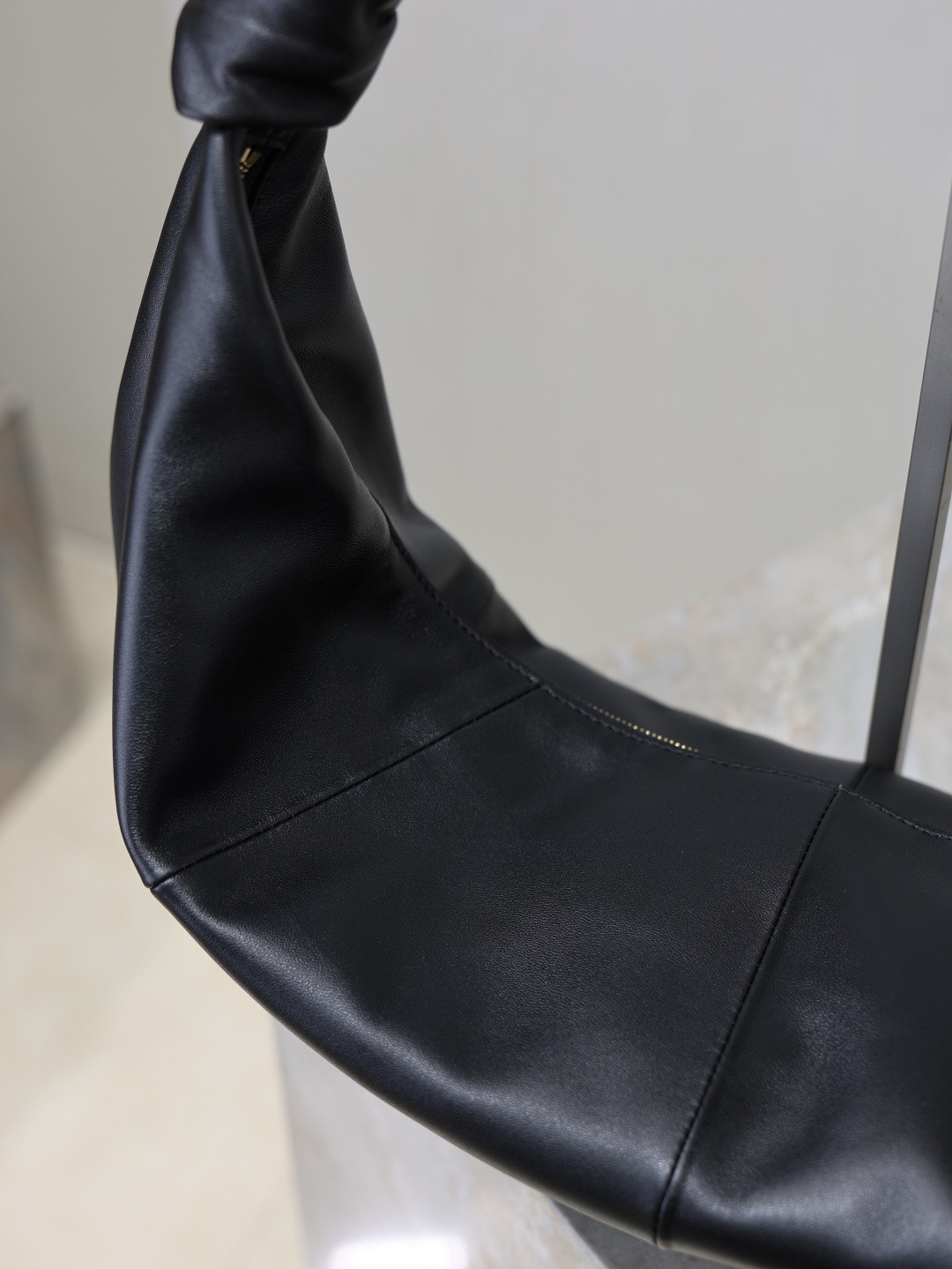 YSL AMALIA Hobo in Lambskin 23-62x28x4cm - Image 7