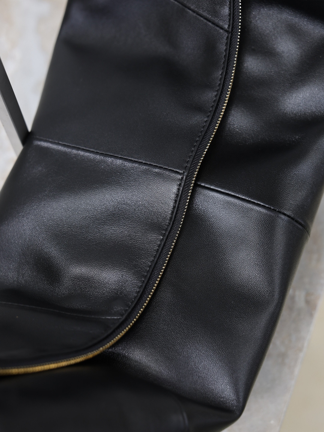 YSL AMALIA Hobo in Lambskin 23-62x28x4cm - Image 8