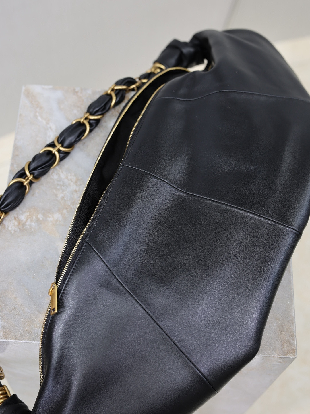YSL AMALIA Hobo in Lambskin 23-62x28x4cm - Image 10