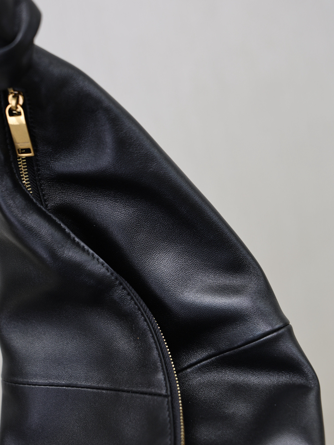 YSL AMALIA Hobo in Lambskin 23-62x28x4cm - Image 11