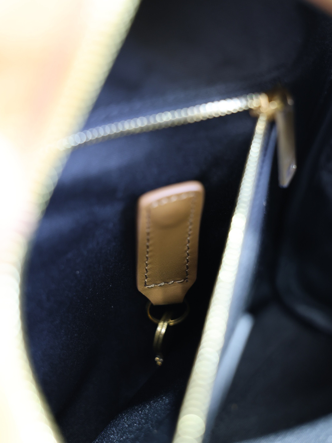 YSL SAC DE JOUR Small Boston in Suede 27x18x15cm - Image 18