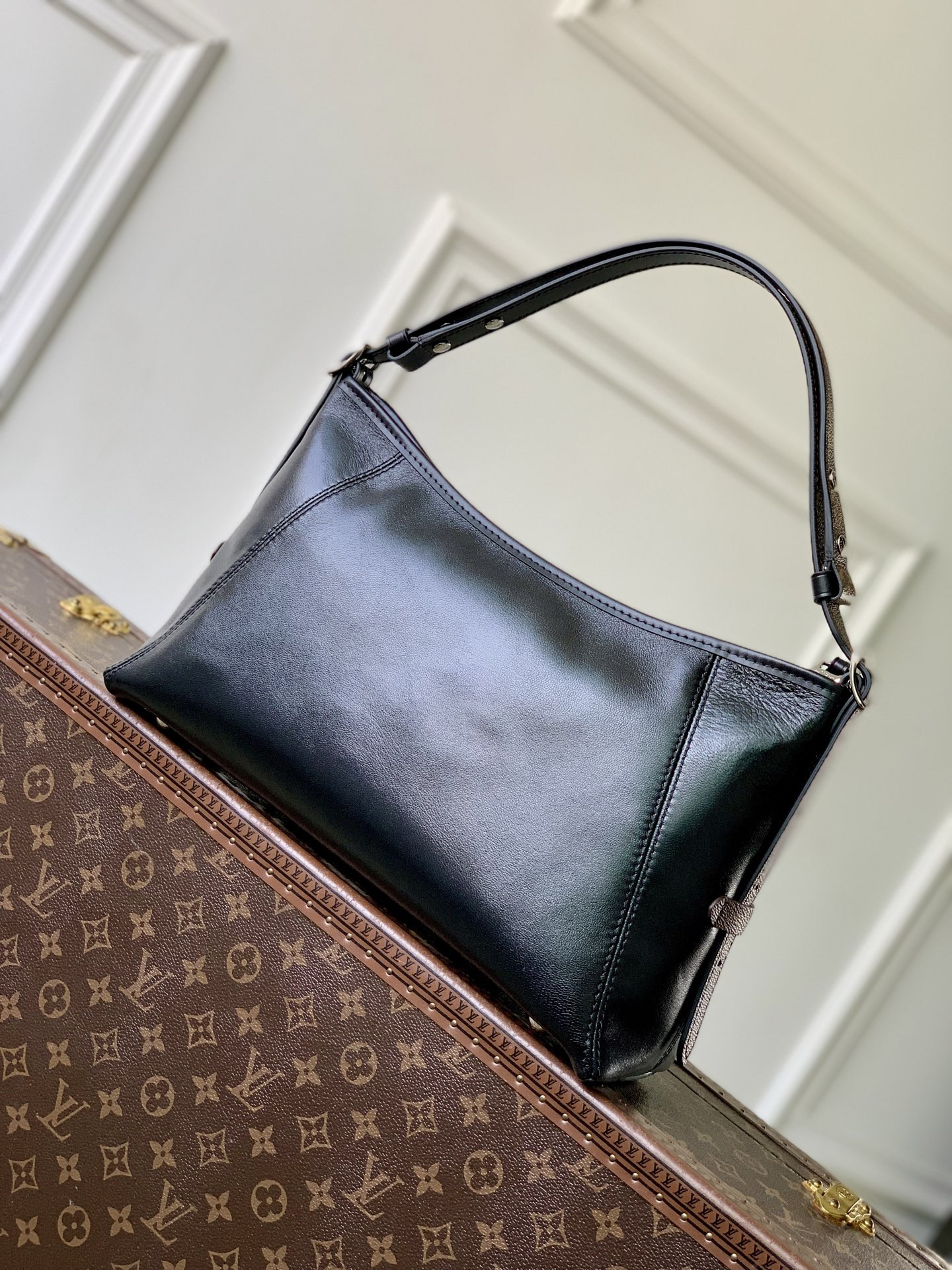 LV CARRYALL EAST WEST Handbags M28160 (36*19*10cm) - Image 4