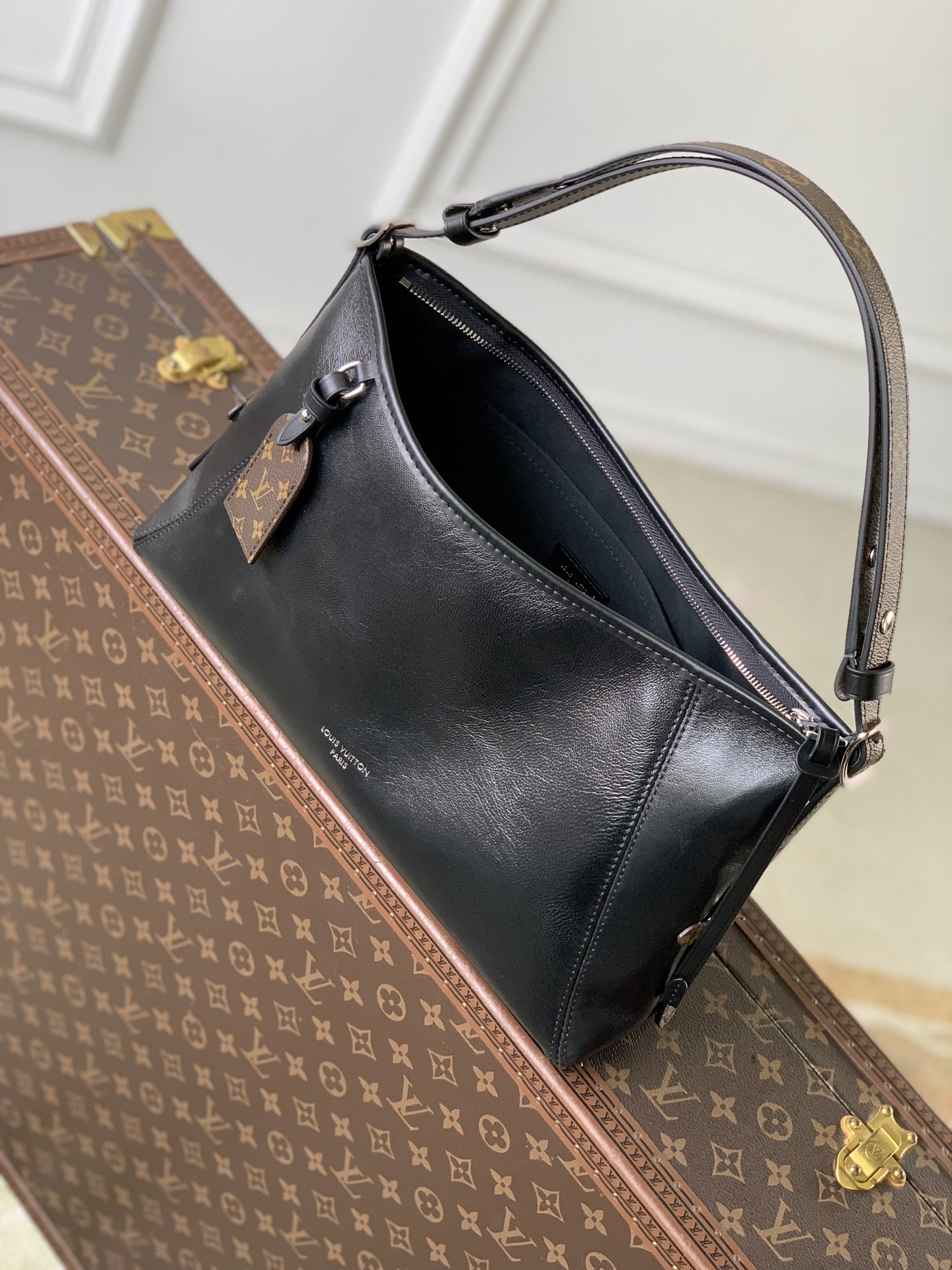 LV CARRYALL EAST WEST Handbags M28160 (36*19*10cm) - Image 6