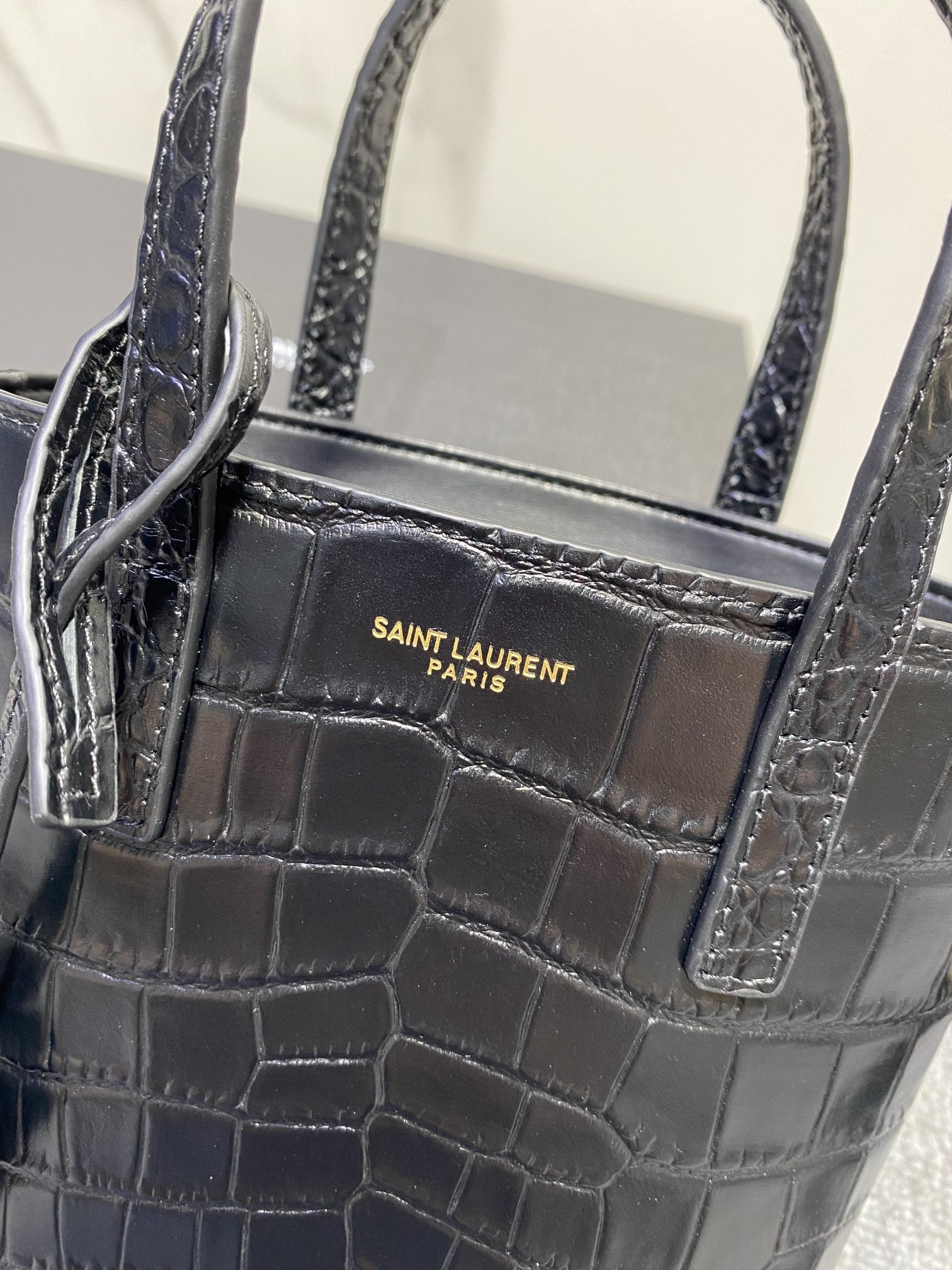 YSL Mini Toy Shopping Saint Laurent IN CROCODILE-EMBOSSED LEATHER 18x17x8cm - Image 6
