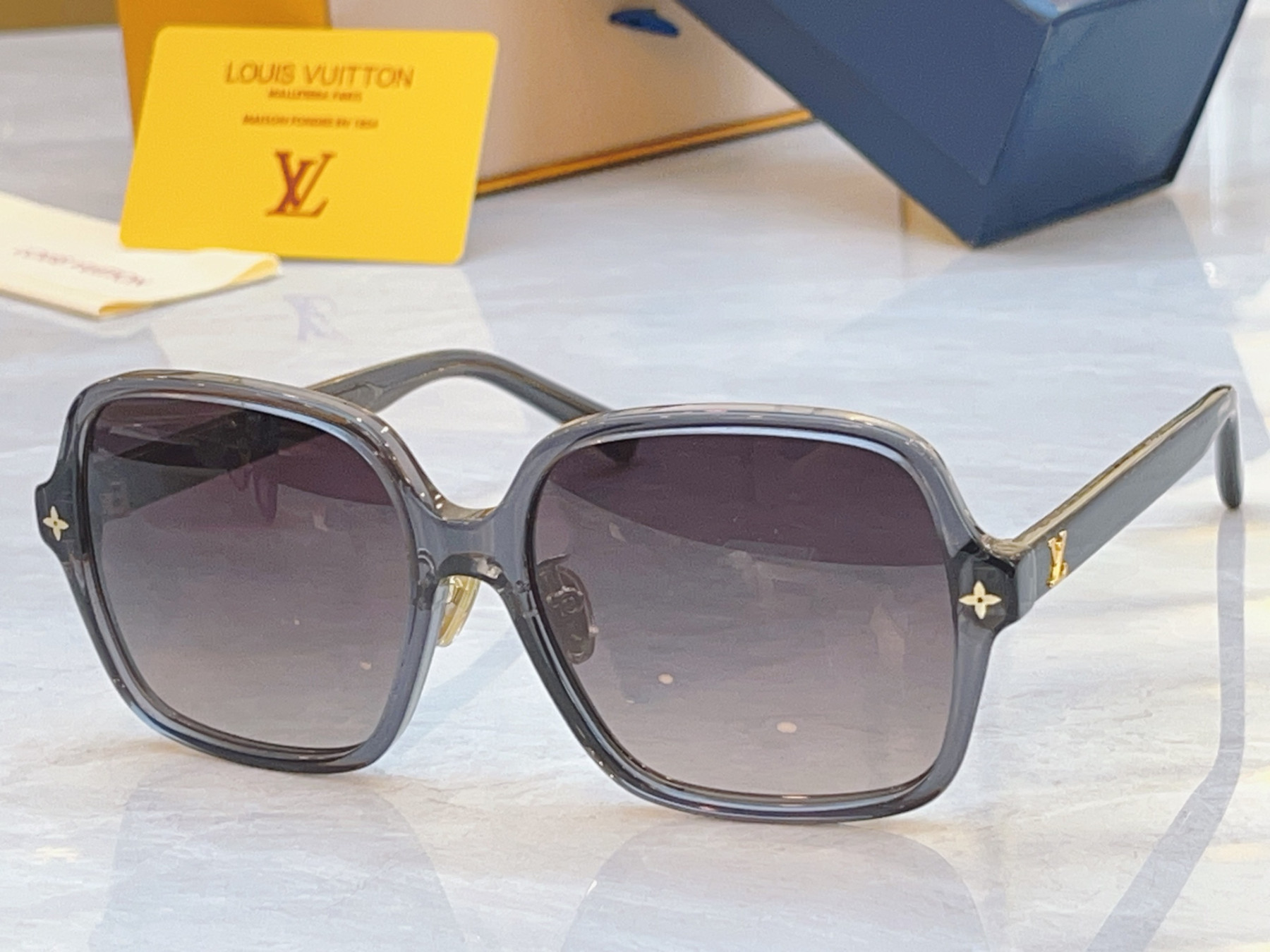 LV Glasses Z3044E 56-16-145 - Image 3