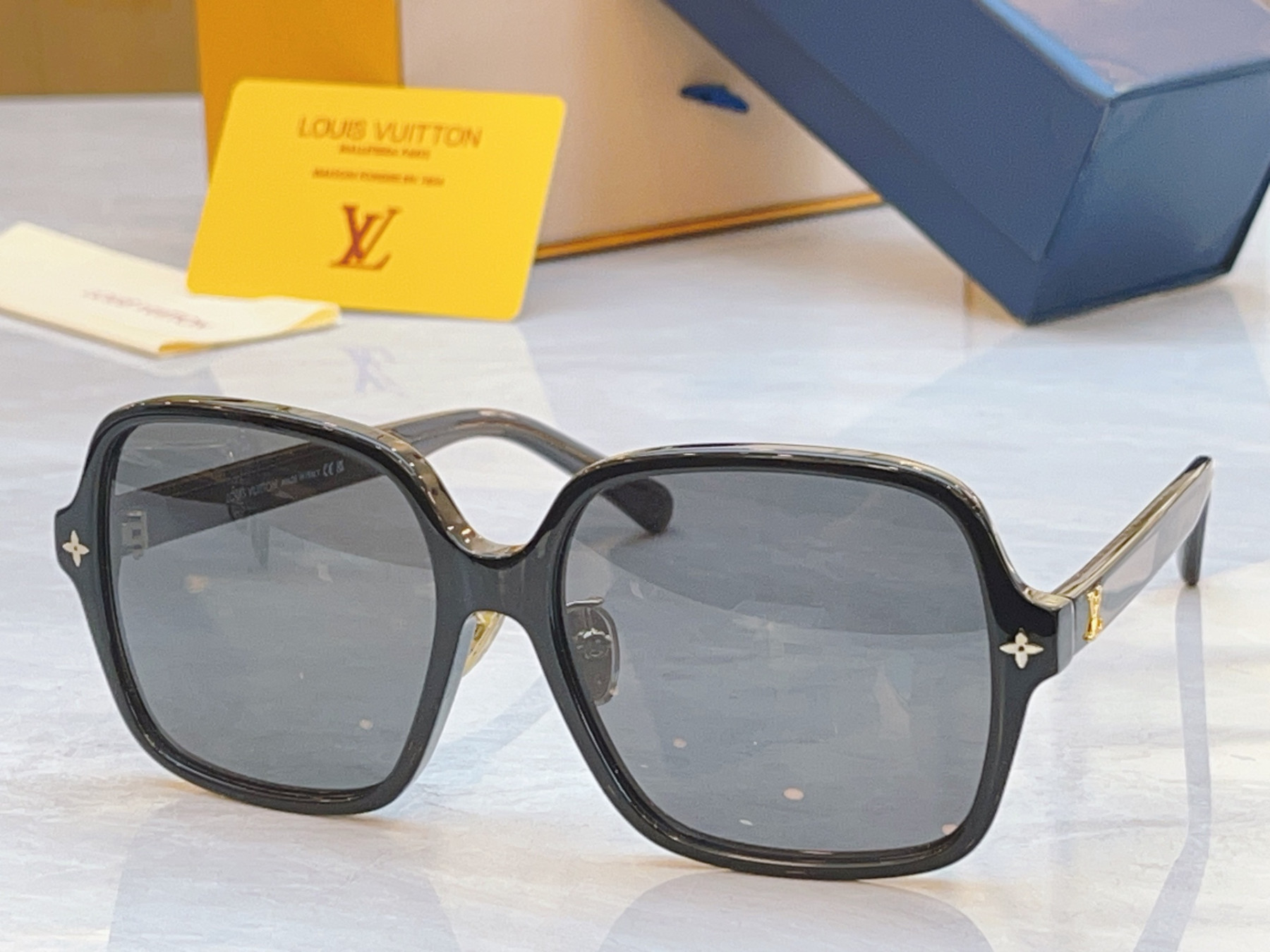 LV Glasses Z3044E 56-16-145 - Image 5