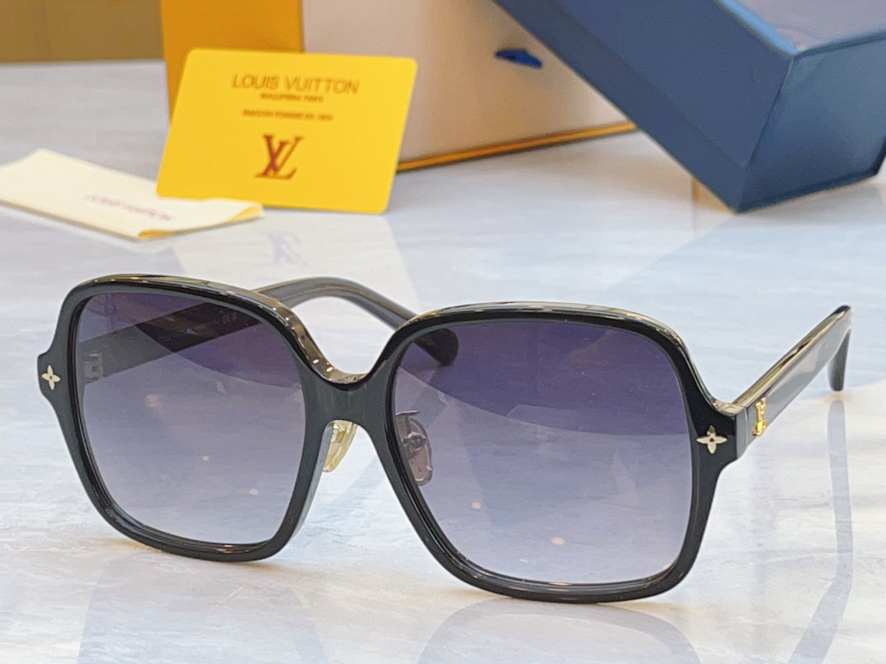 LV Glasses Z3044E 56-16-145 - Image 6