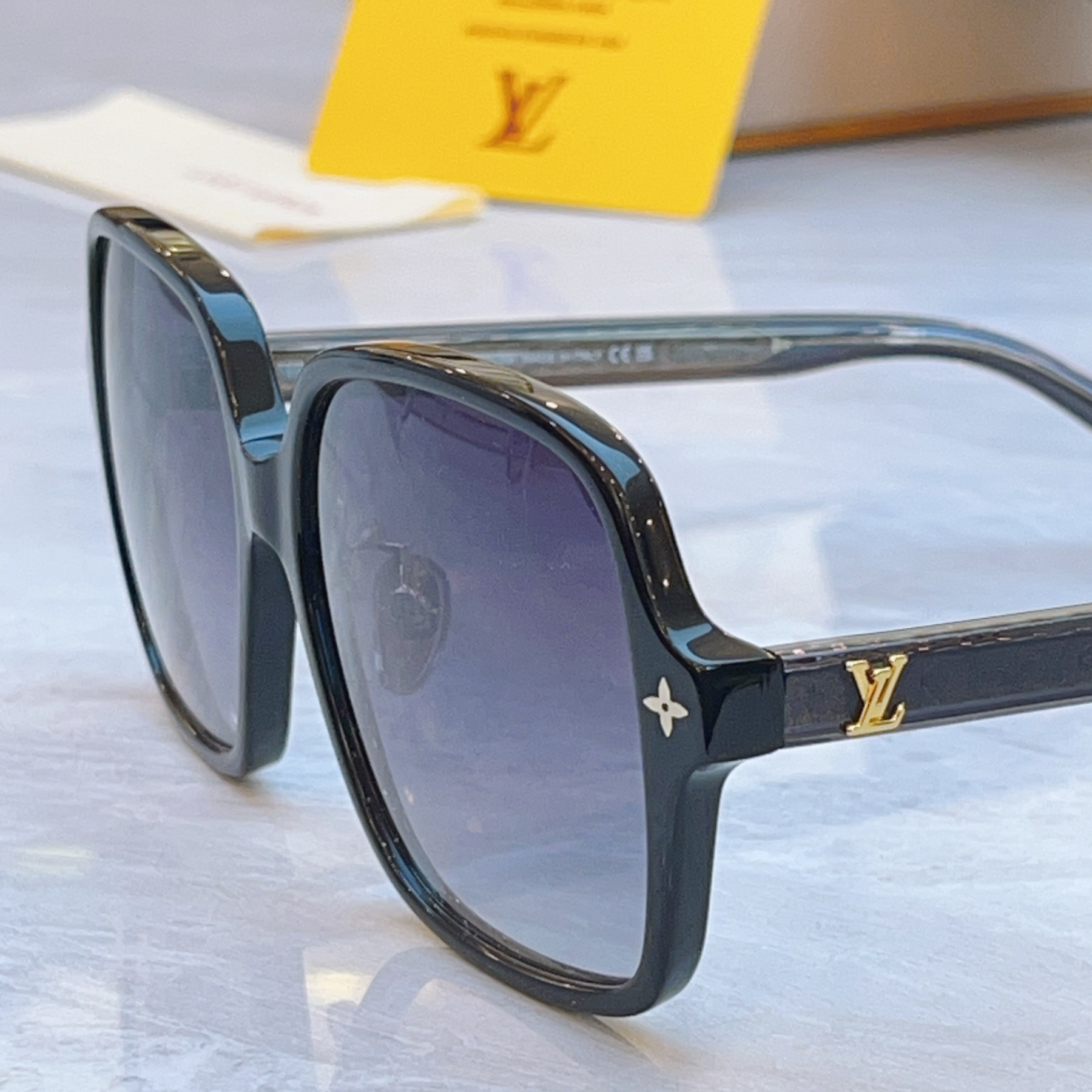 LV Glasses Z3044E 56-16-145 - Image 10