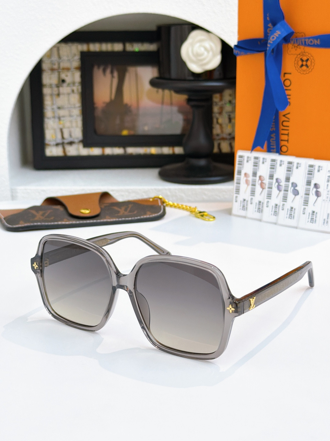 LV Aura Square Sunglasses Z2819W Z2917W 58-17-145 - Image 3