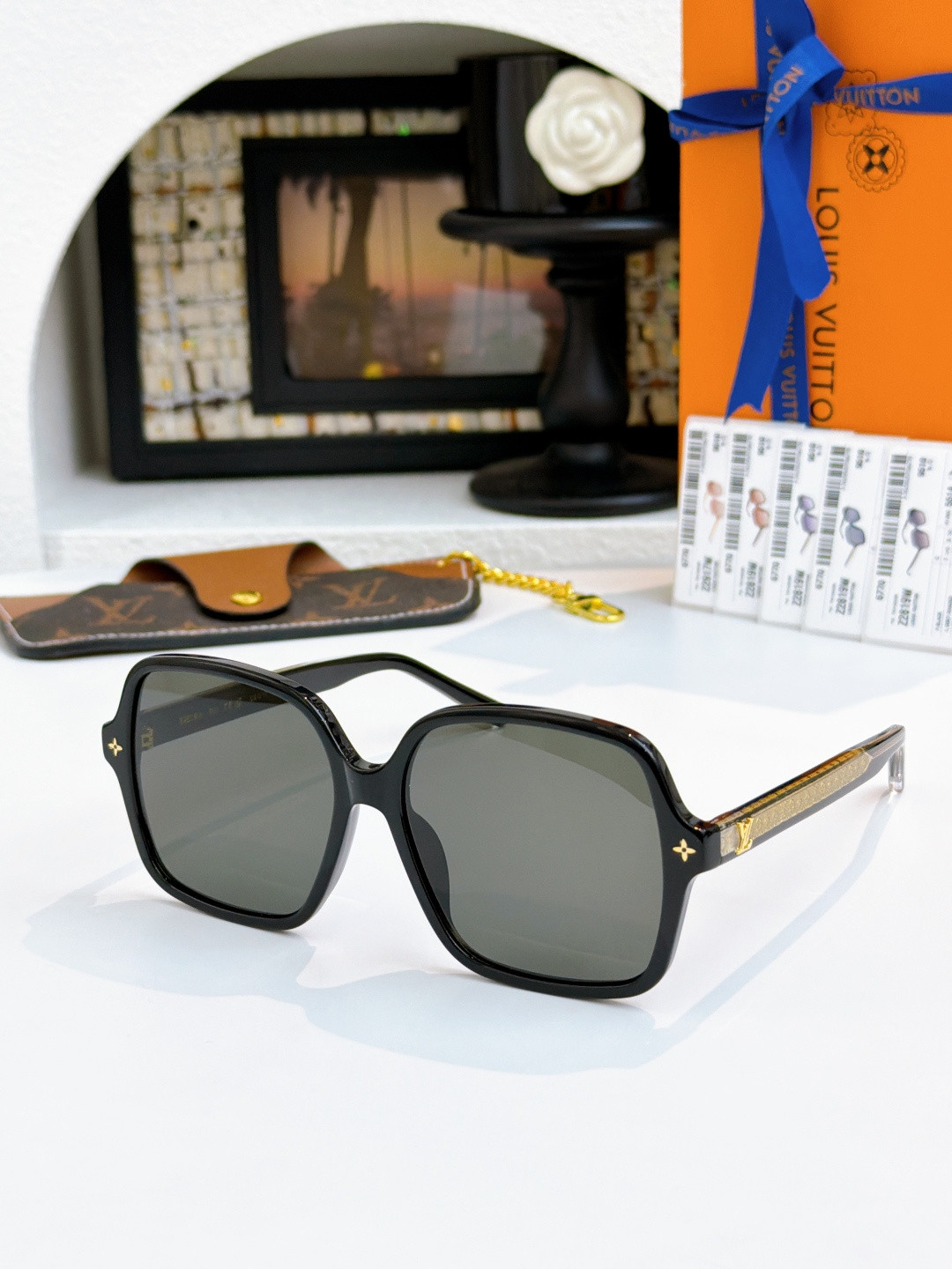 LV Aura Square Sunglasses Z2819W Z2917W 58-17-145 - Image 4