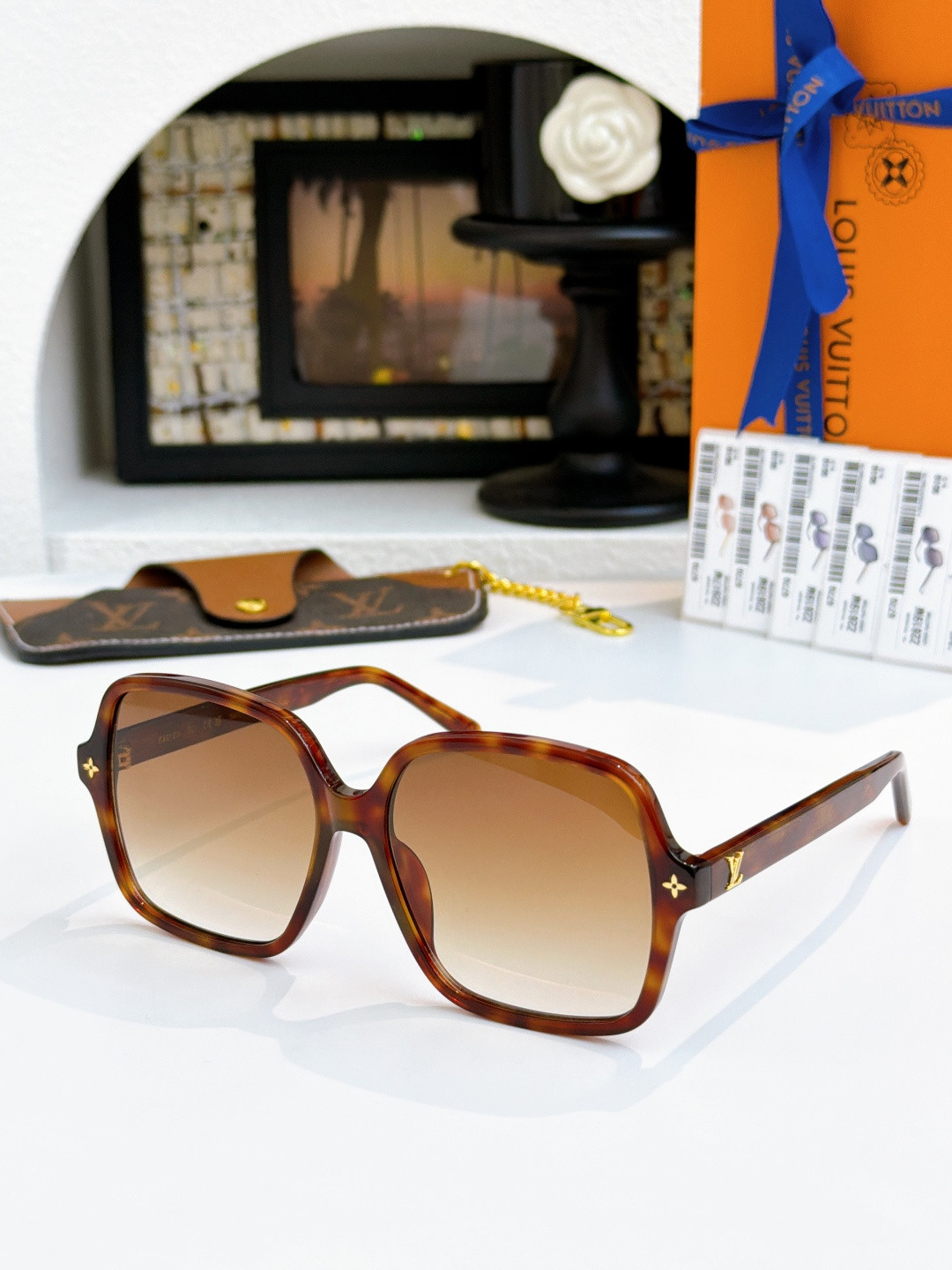 LV Aura Square Sunglasses Z2819W Z2917W 58-17-145 - Image 6