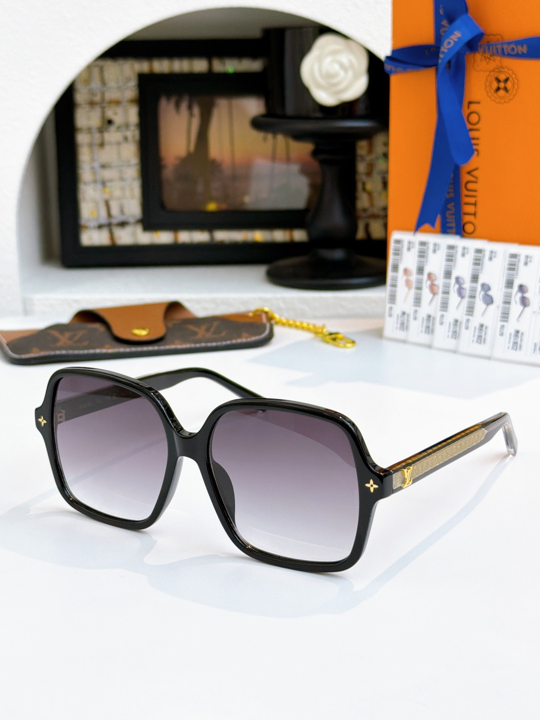 LV Aura Square Sunglasses Z2819W Z2917W 58-17-145 - Image 7