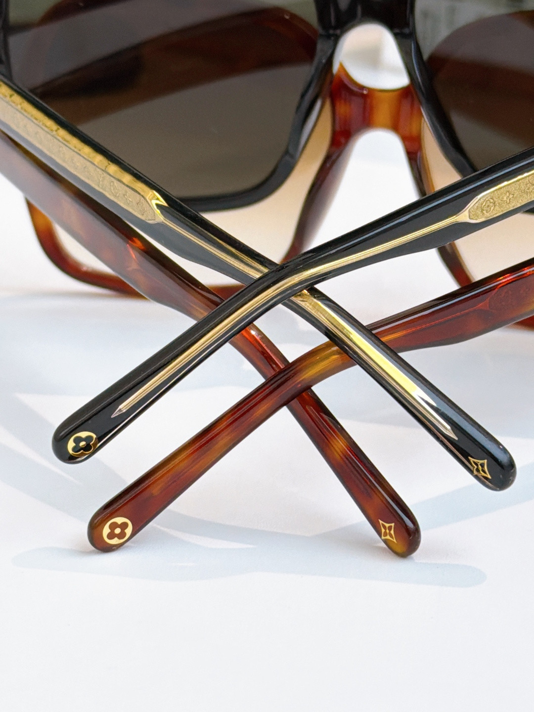 LV Aura Square Sunglasses Z2819W Z2917W 58-17-145 - Image 9