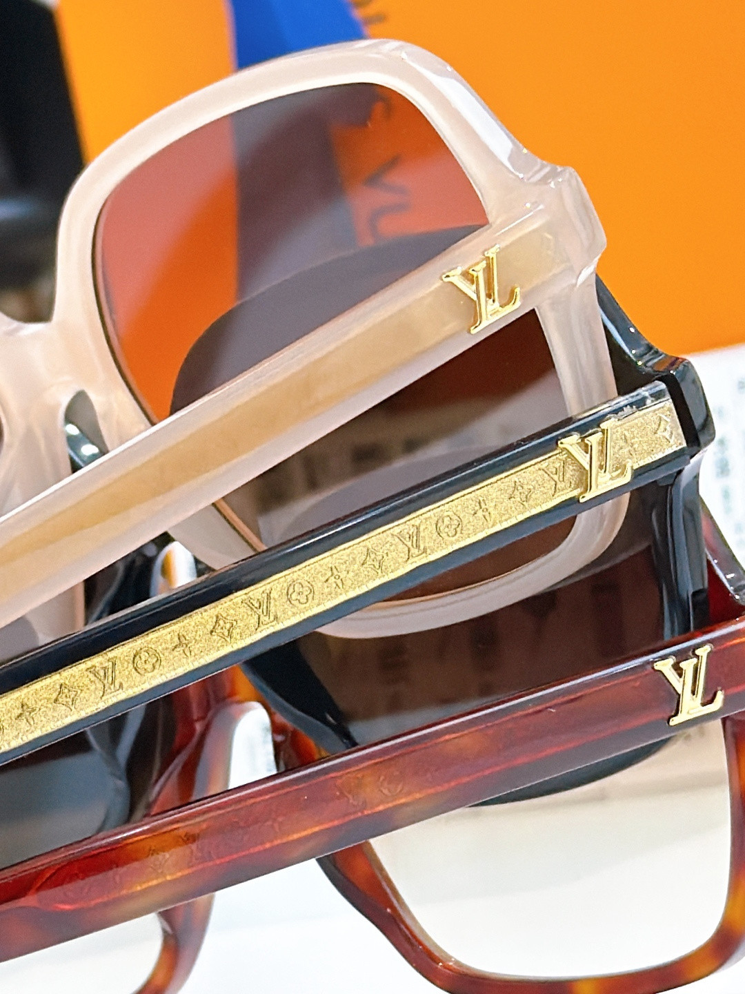 LV Aura Square Sunglasses Z2819W Z2917W 58-17-145 - Image 10