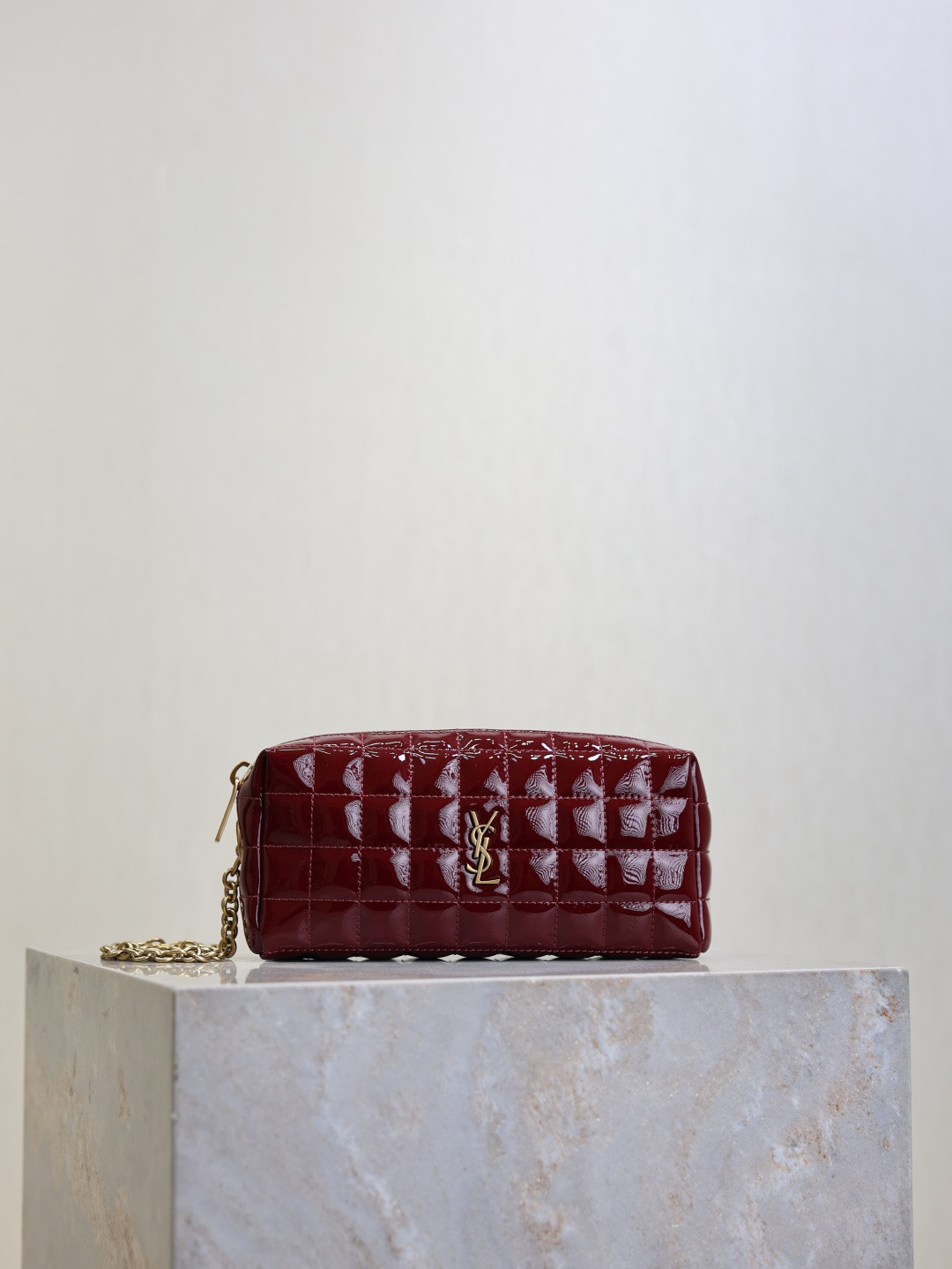 YSL CASSANDRE MATELASS CARR pouch on chain in shiny 18.5x8.5x4cm