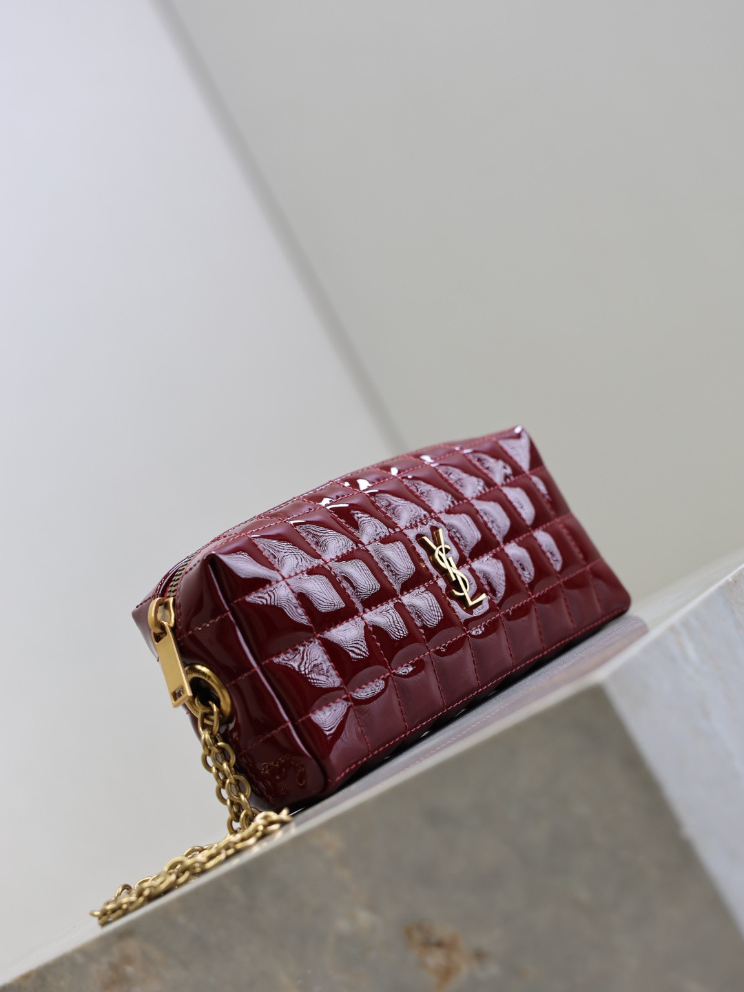 YSL CASSANDRE MATELASS CARR pouch on chain in shiny 18.5x8.5x4cm - Image 4