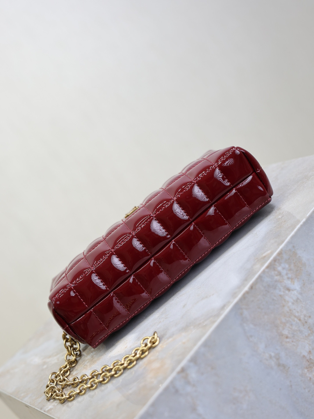 YSL CASSANDRE MATELASS CARR pouch on chain in shiny 18.5x8.5x4cm - Image 10