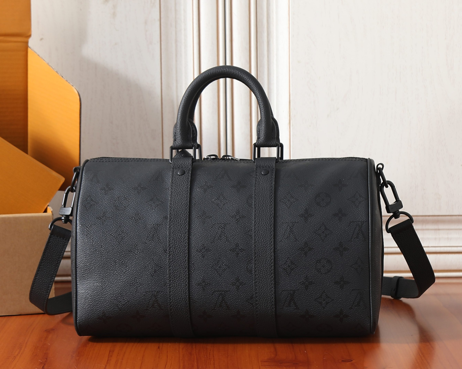 LV Keepall Bandoulière 35 M28370 34x21x16cm - Image 4