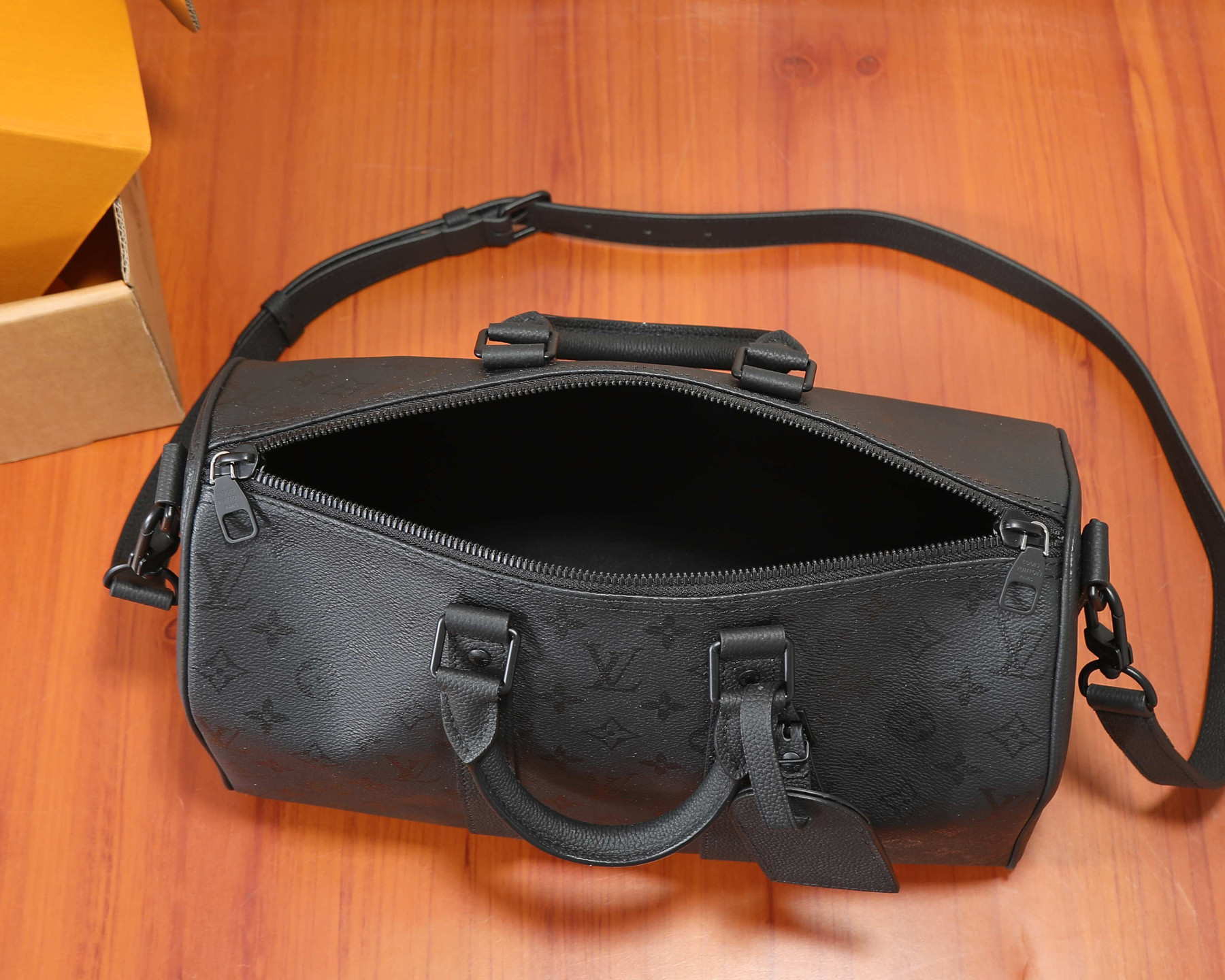 LV Keepall Bandoulière 35 M28370 34x21x16cm - Image 6