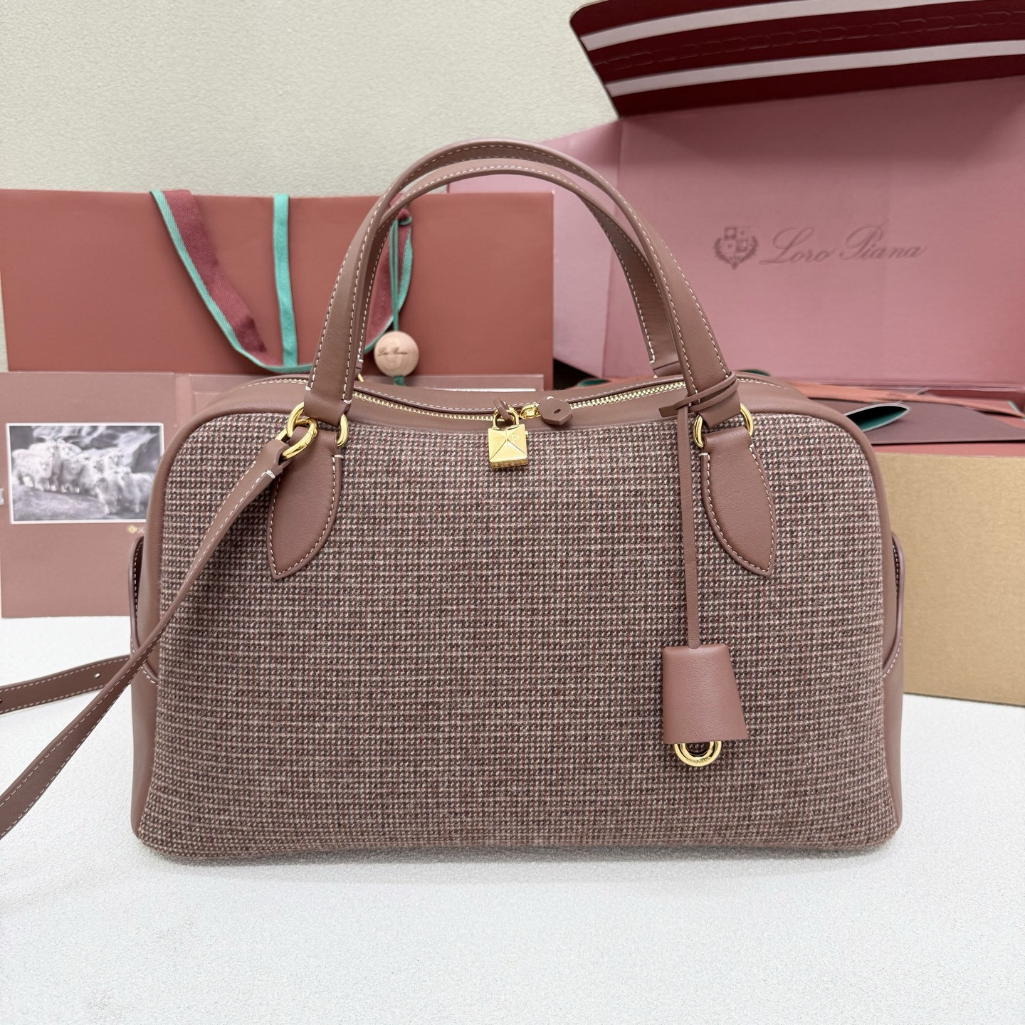 Loro Piana Needle 38x22x16cm