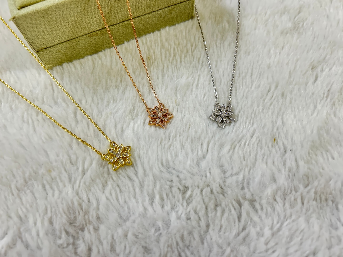 Van Cleef & Arpels Jewelry Necklace Lotus Diamond Necklace - SUPER-MIRROR