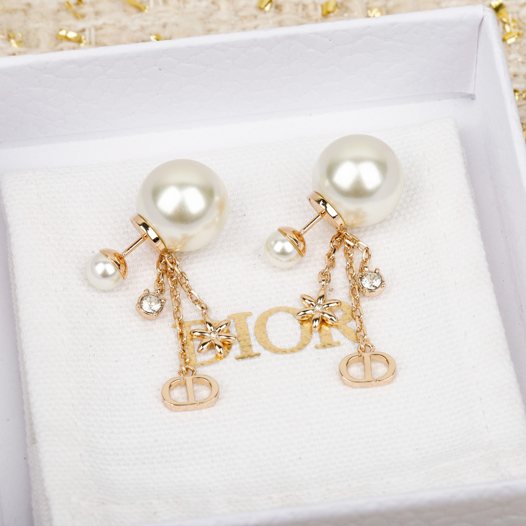Dior Tassel Pearl Mother-of-Pearl Earrings. - PONI - Image 2