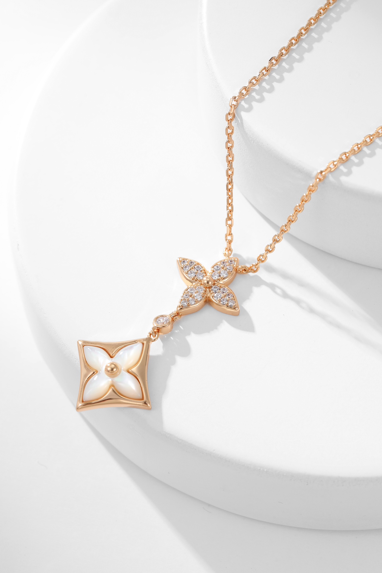 Louis Vuitton Color Blossom Floral Pattern Rhombus Diamond Necklace. - PONI - Image 2