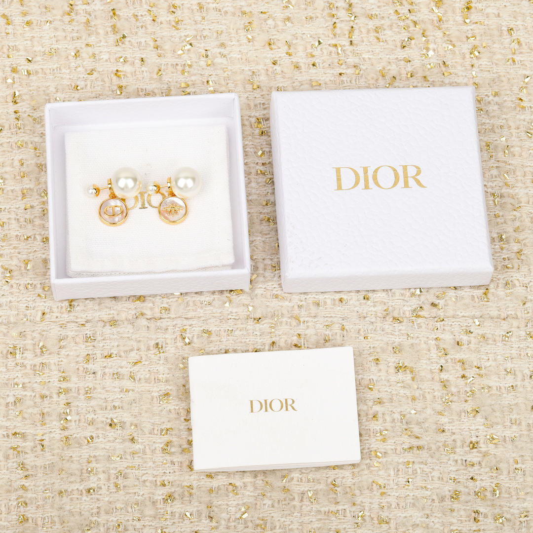 Dior Asymmetric Pearl Mother-of-Pearl Earrings. - PONI - Image 3