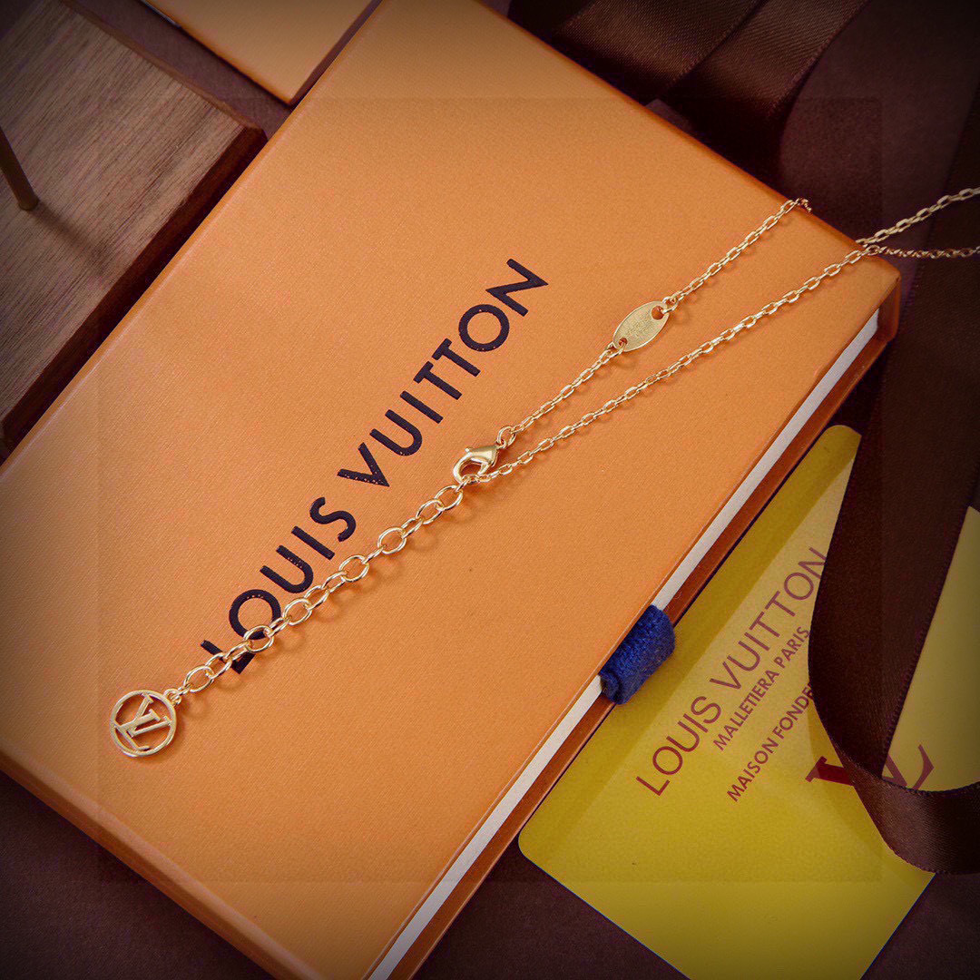 Louis Vuitton Jewelry Necklace Classic elements of street shooting in catwalk - PONI - Image 4