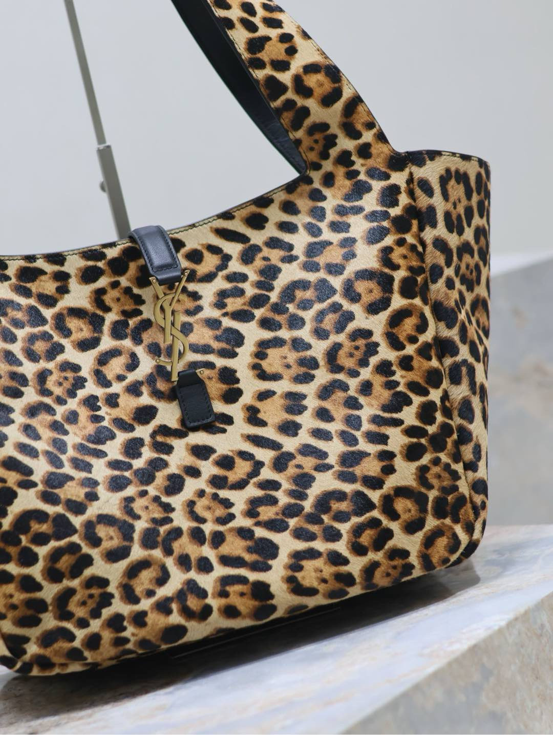 YSL LE 5 À 7 BEA 50*28*18cm - Image 3