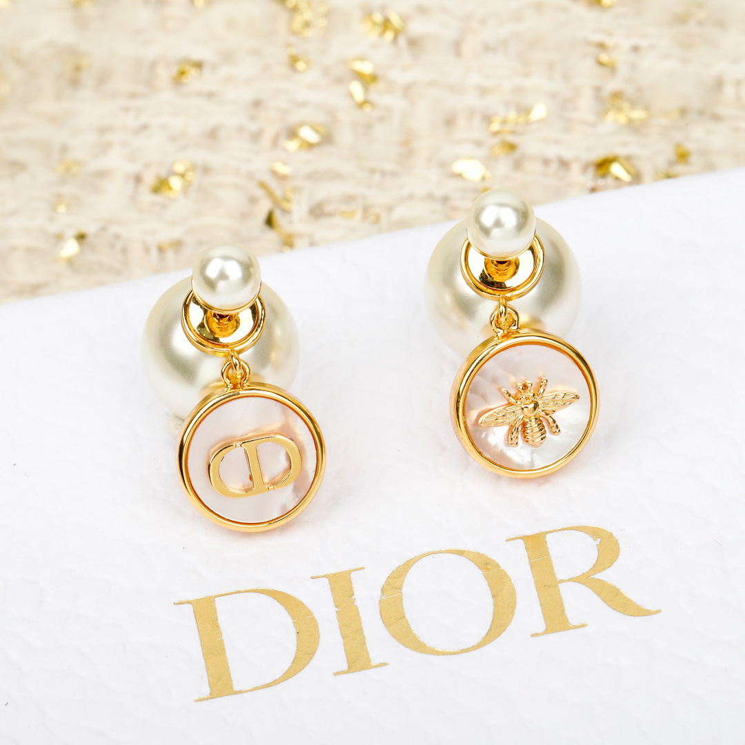 Dior Asymmetric Pearl Mother-of-Pearl Earrings. - PONI