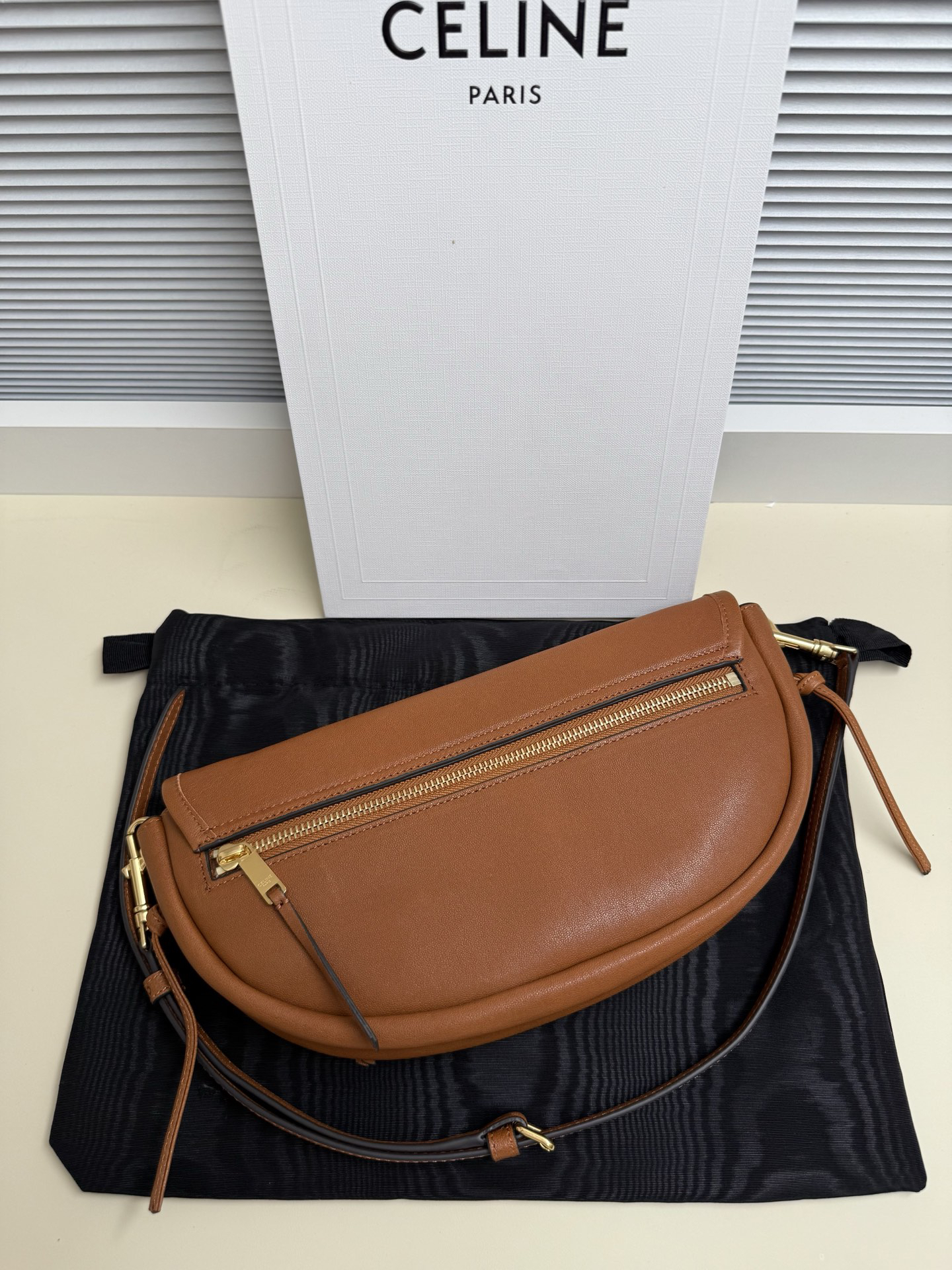 CELINE LITTLE HALFMOON SOFT TRIOMPHE IN SUPPLE SHINY LAMBSKIN L10373778.GFY5 (25*13*5cm) - Image 3