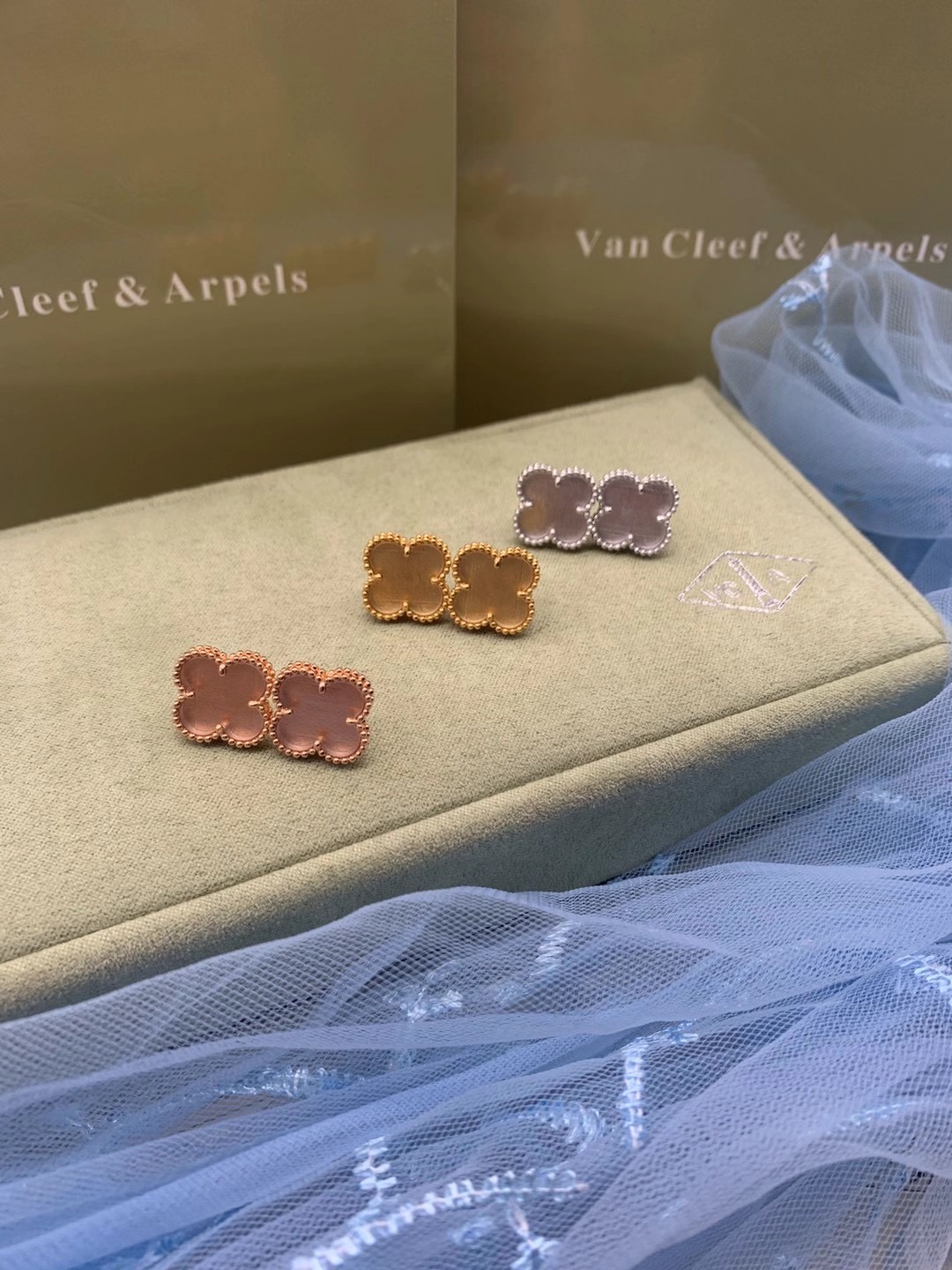 Van Cleef & Arpels Jewelry Earring Transparent Single Flower Earrings - SUPER-MIRROR