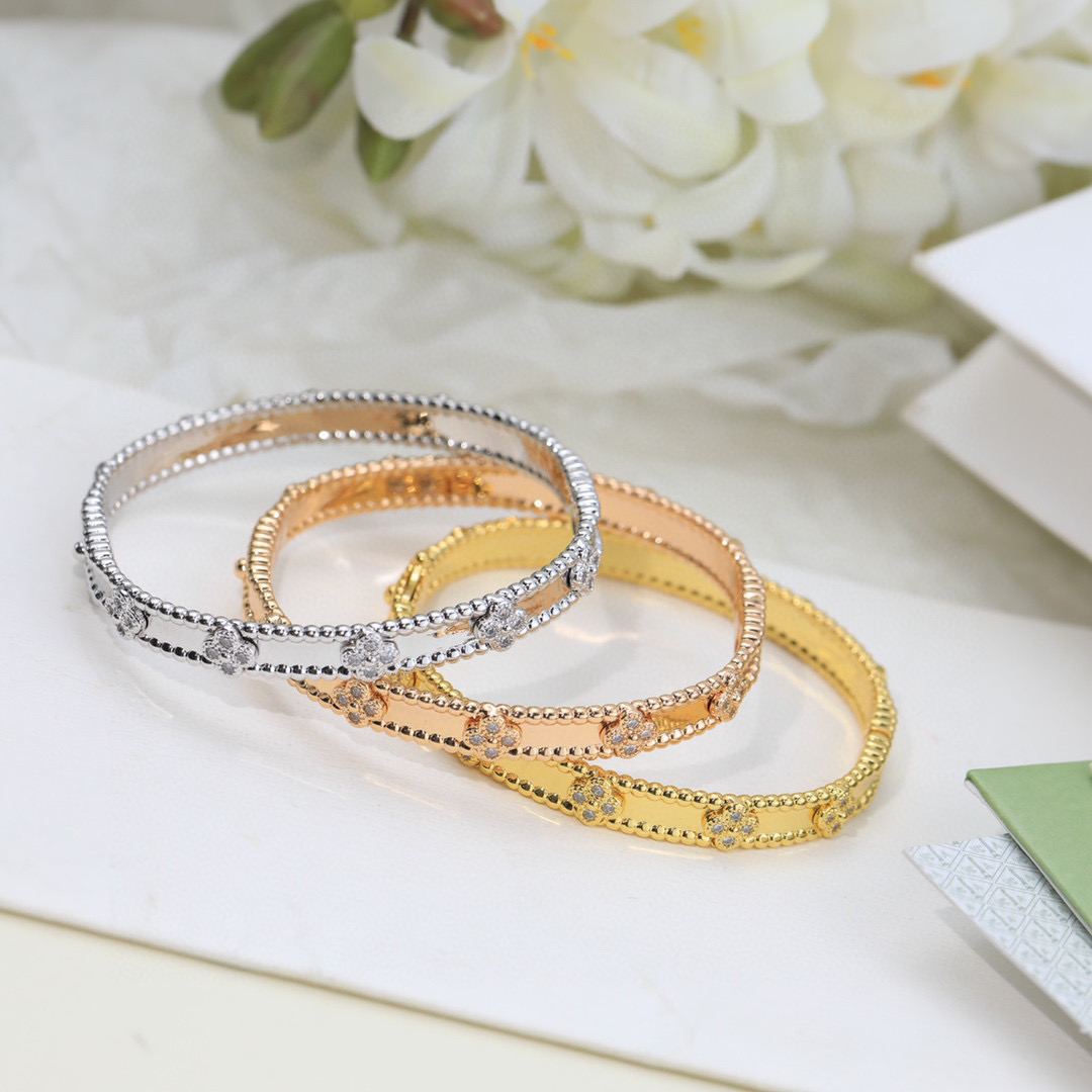 Van Cleef & Arpels Jewelry Bangle Four-Leaf Clover Bracelet - SUPER-MIRROR