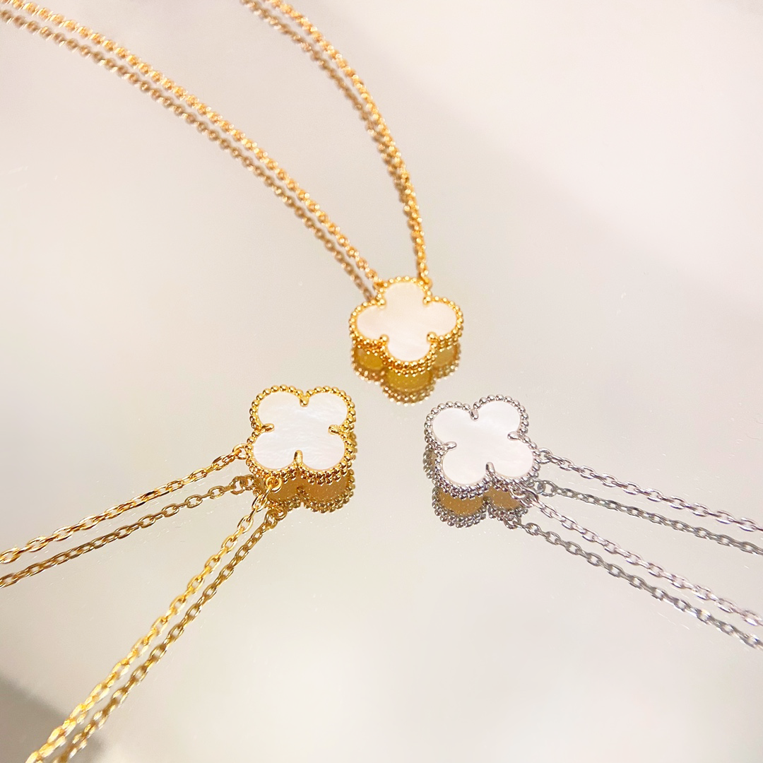 Van Cleef & Arpels Vintage Alhambra Classic White Mother-of-Pearl Necklace.Medium - SUPER-MIRROR