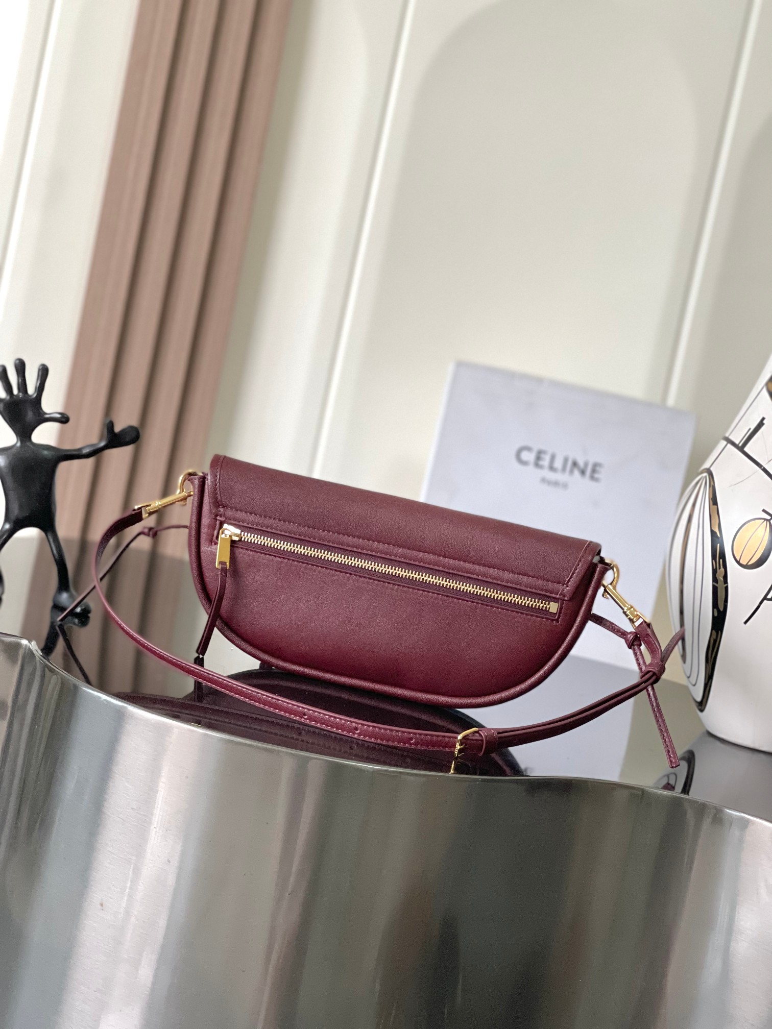 CELINE LITTLE HALFMOON SOFT TRIOMPHE IN SUPPLE SHINY LAMBSKIN L10373778.28PO (25*13*5cm) - Image 4