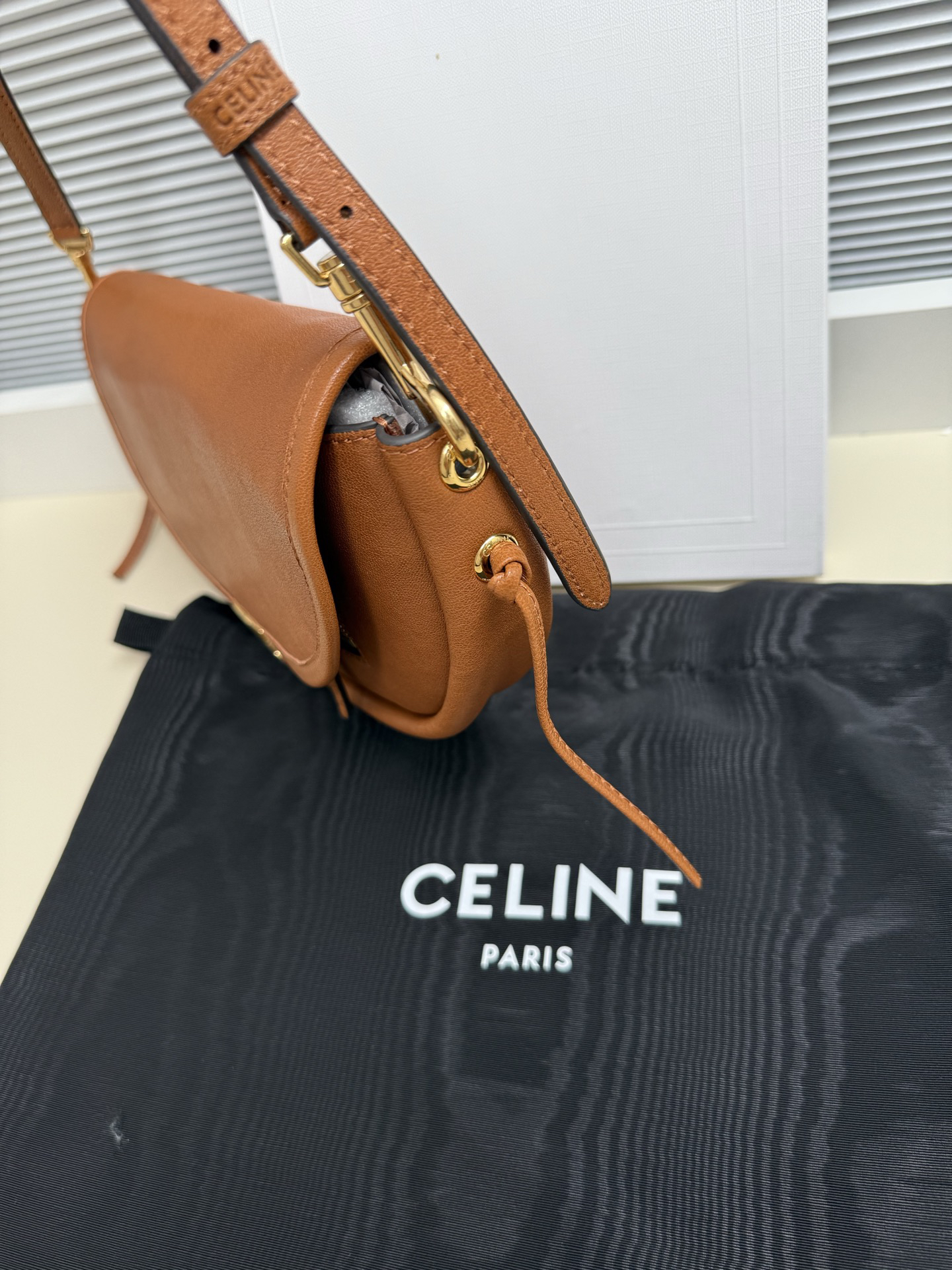 CELINE LITTLE HALFMOON SOFT TRIOMPHE IN SUPPLE SHINY LAMBSKIN L10373778.GFY5 (25*13*5cm) - Image 4