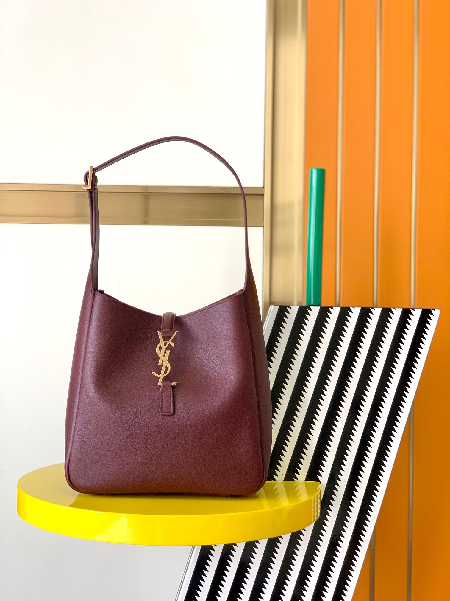 YSL LE 5 À 7 SUPPLE SMALL IN GRAINED LEATHER 23 x 22 x 8.5 cm #1