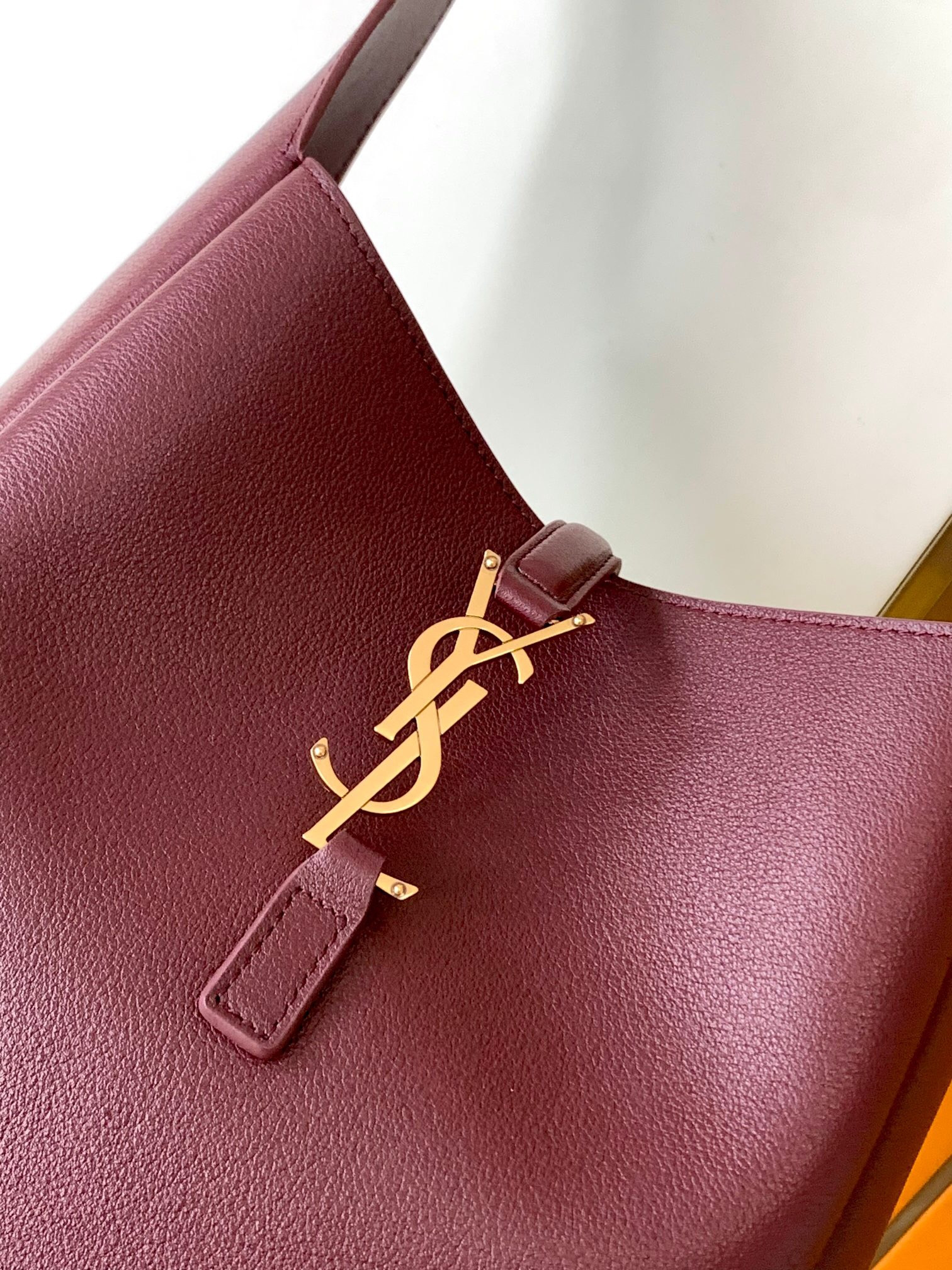 YSL LE 5 À 7 SUPPLE SMALL IN GRAINED LEATHER 23 x 22 x 8.5 cm #1 - Image 8