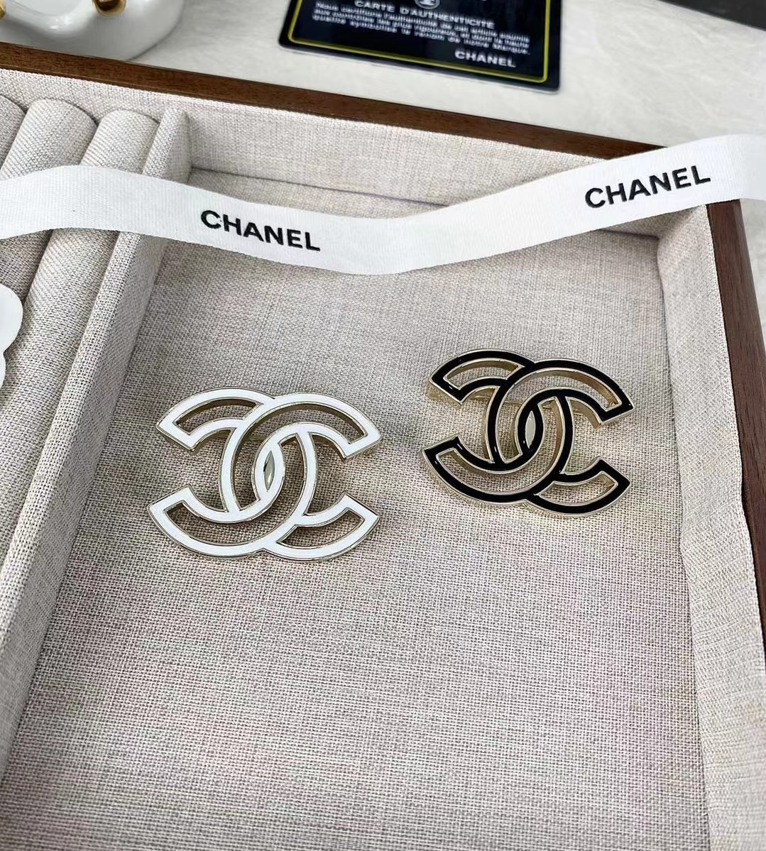 Chanel Brooch 002 - Image 5