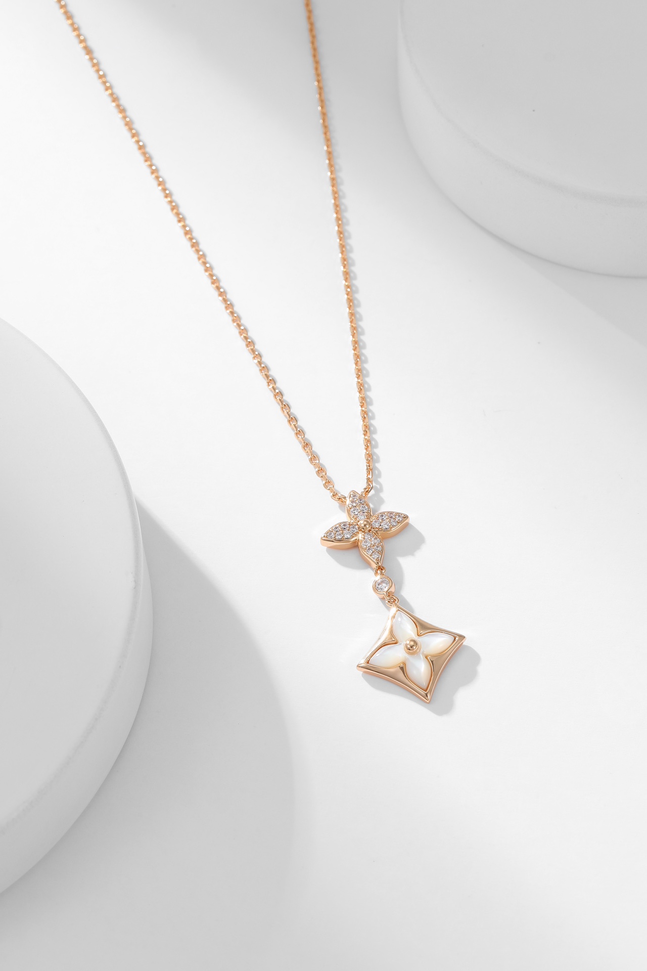 Louis Vuitton Color Blossom Floral Pattern Rhombus Diamond Necklace. - PONI - Image 3