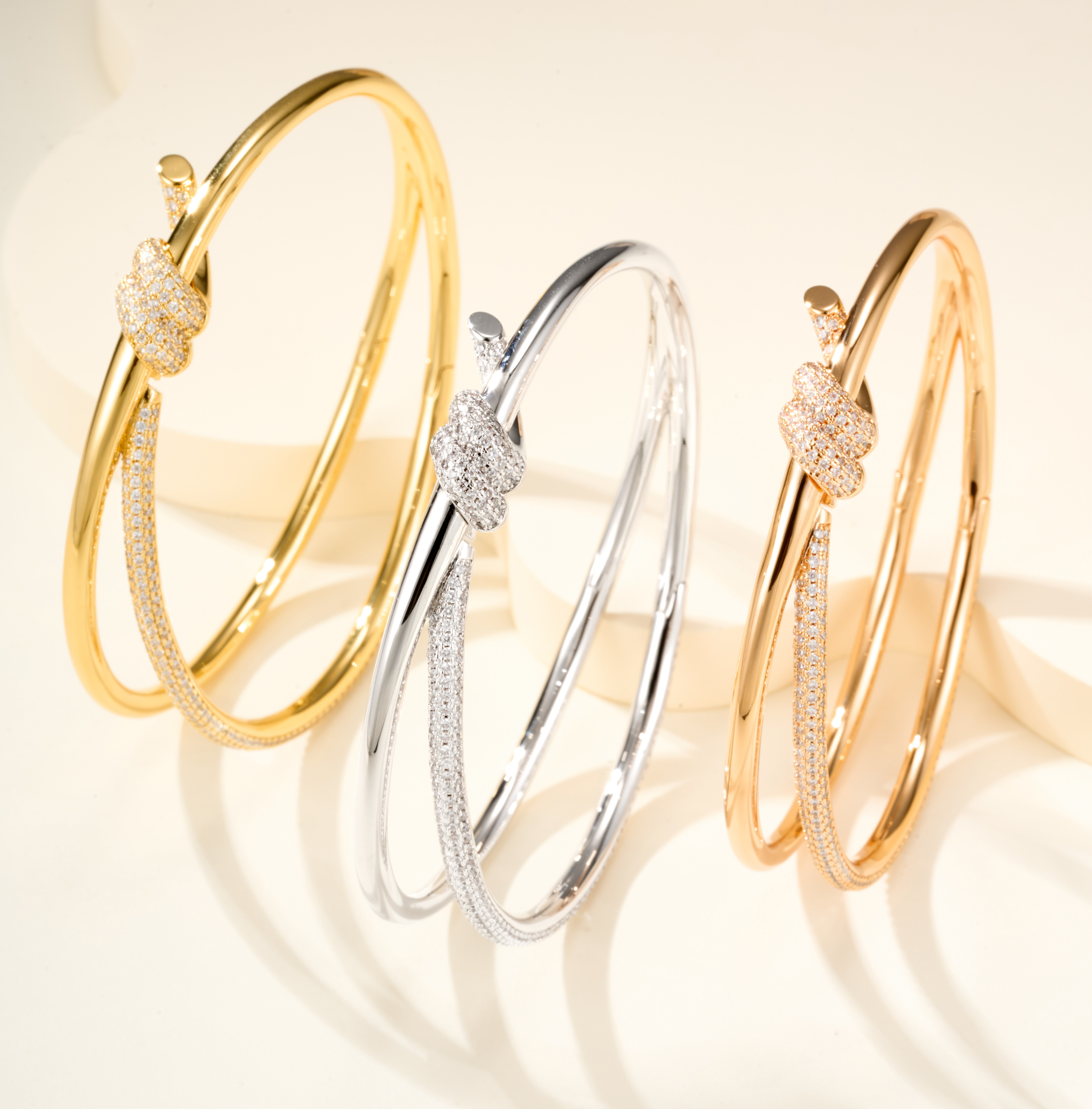 Tiffany Knot "T Knot" Diamond Bangle in V-Gold - SUPER-MIRROR