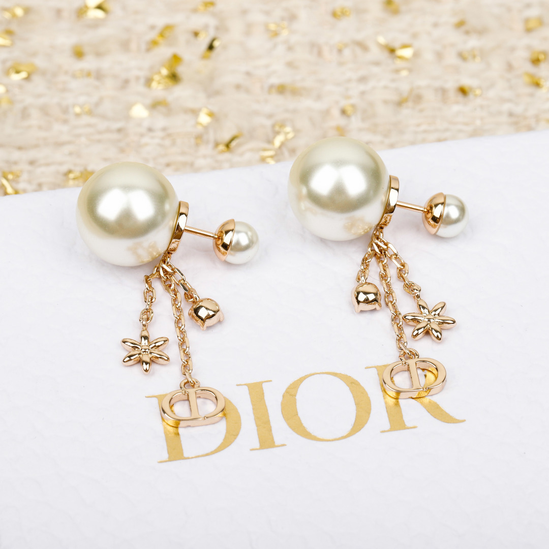 Dior Tassel Pearl Mother-of-Pearl Earrings. - PONI - Image 3